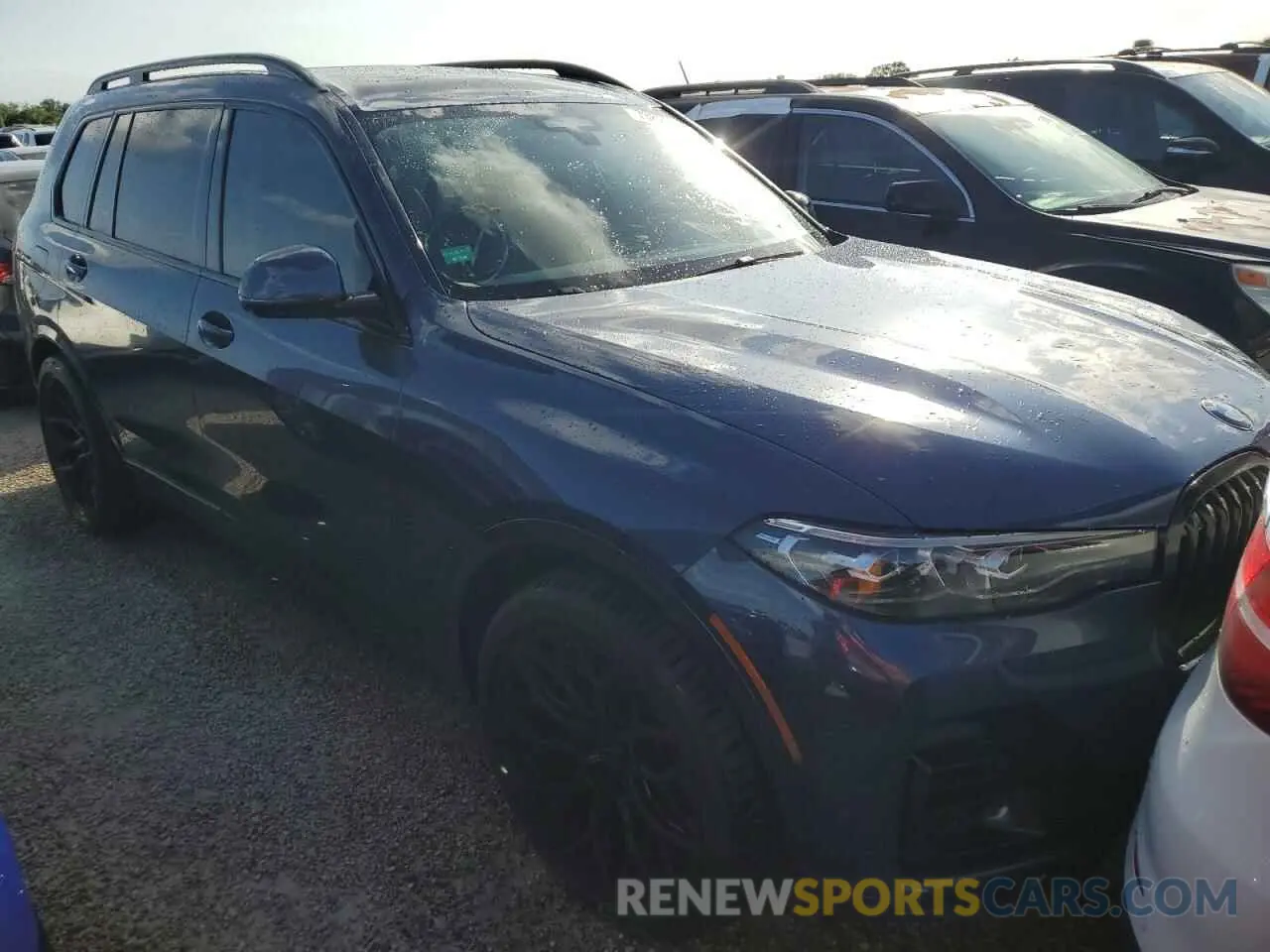 4 Photograph of a damaged car 5UXCW2C06N9K03964 BMW X7 2022