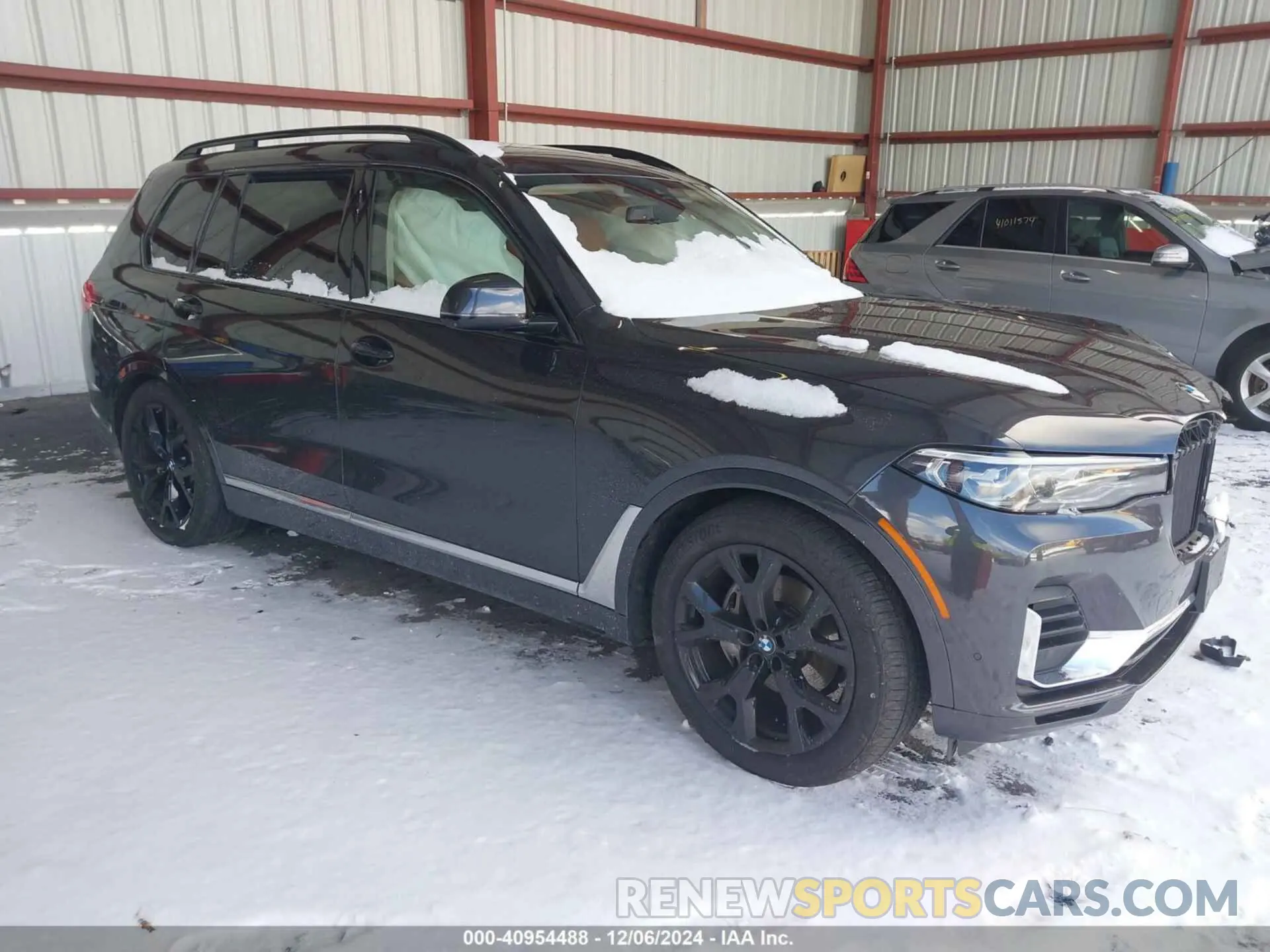 1 Photograph of a damaged car 5UXCW2C09N9J33814 BMW X7 2022