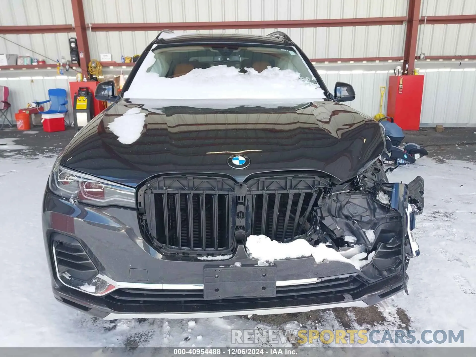 12 Photograph of a damaged car 5UXCW2C09N9J33814 BMW X7 2022