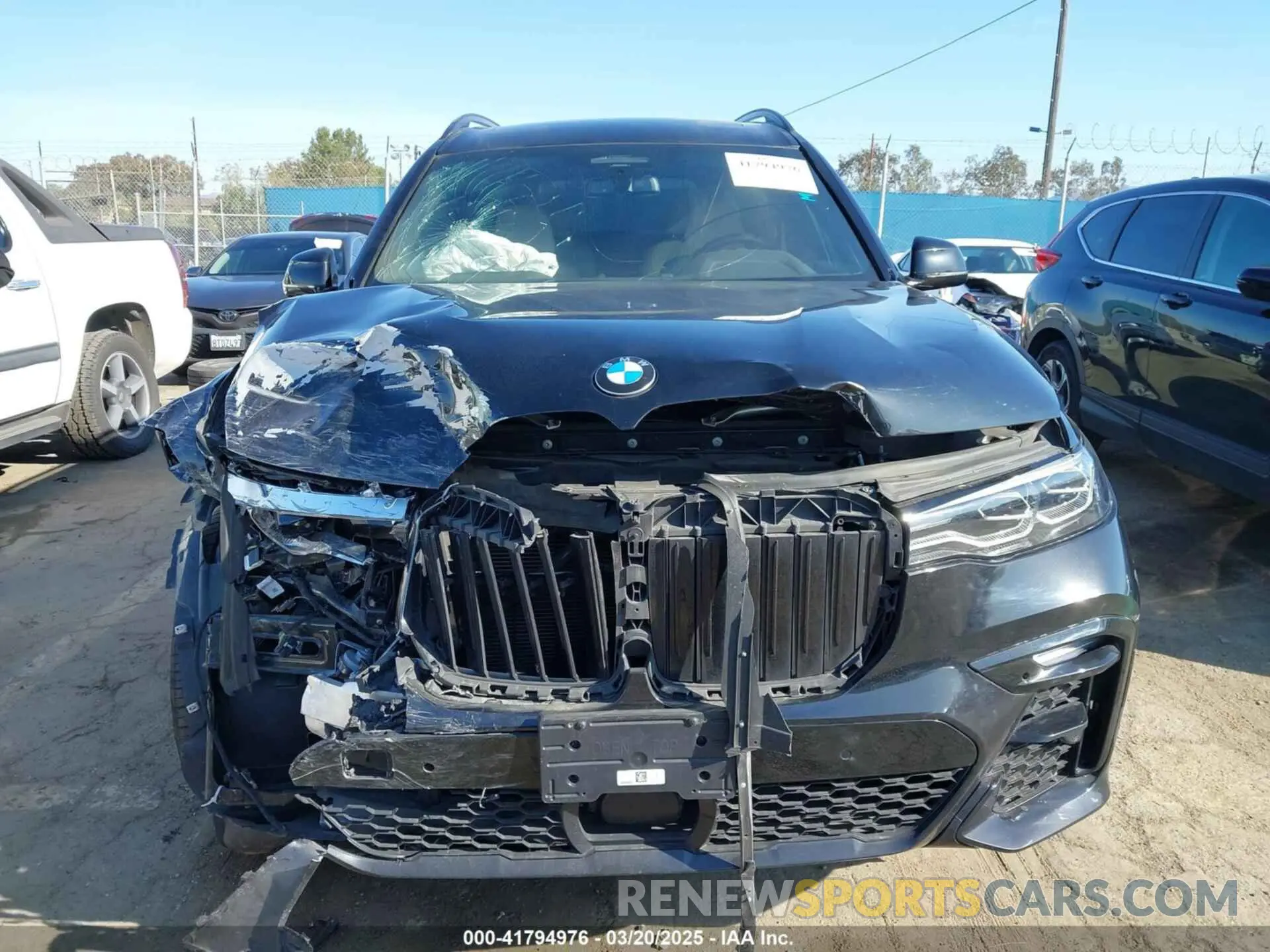 13 Photograph of a damaged car 5UXCW2C09N9K56397 BMW X7 2022