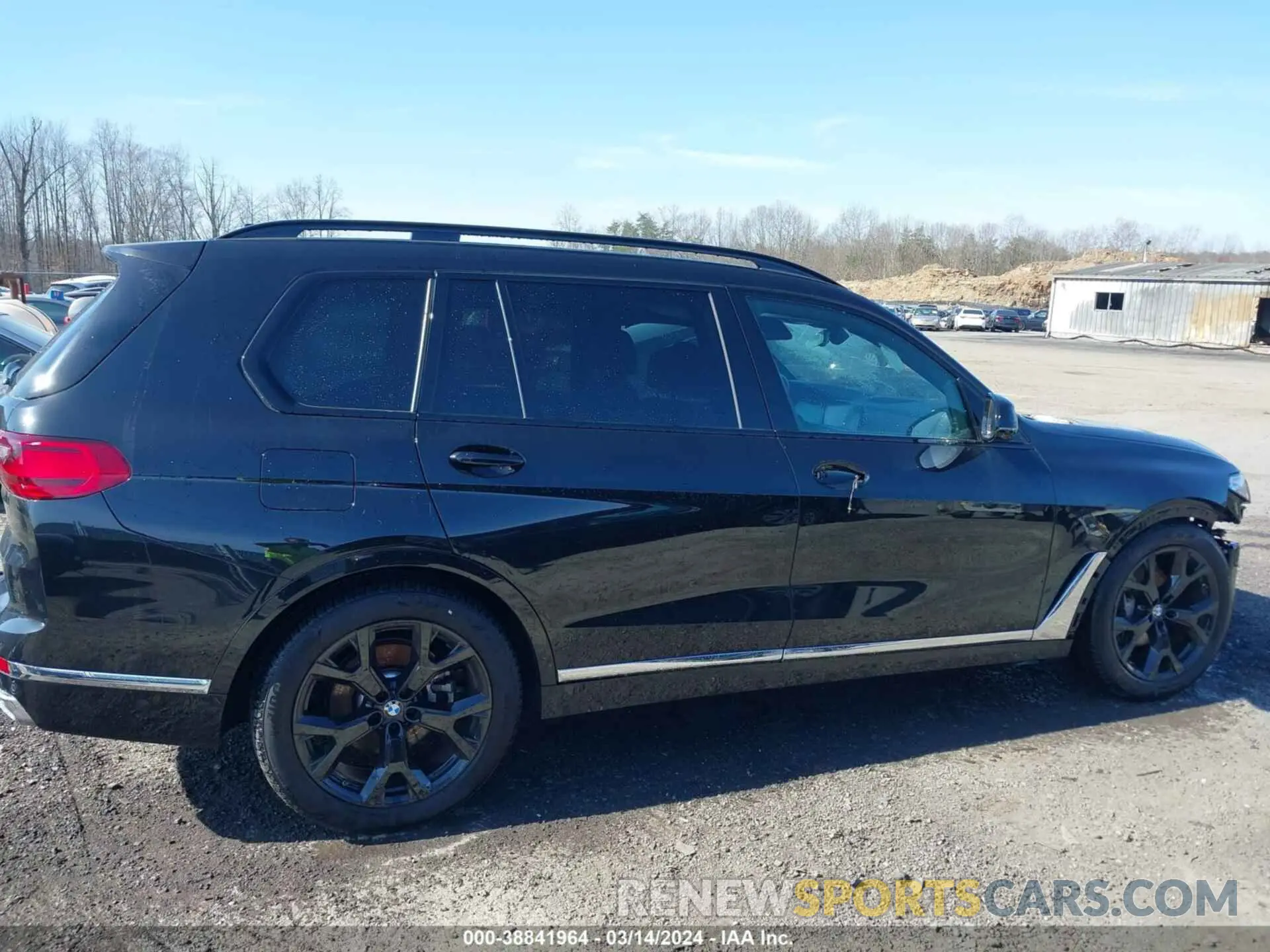 13 Photograph of a damaged car 5UXCW2C09N9L74157 BMW X7 2022