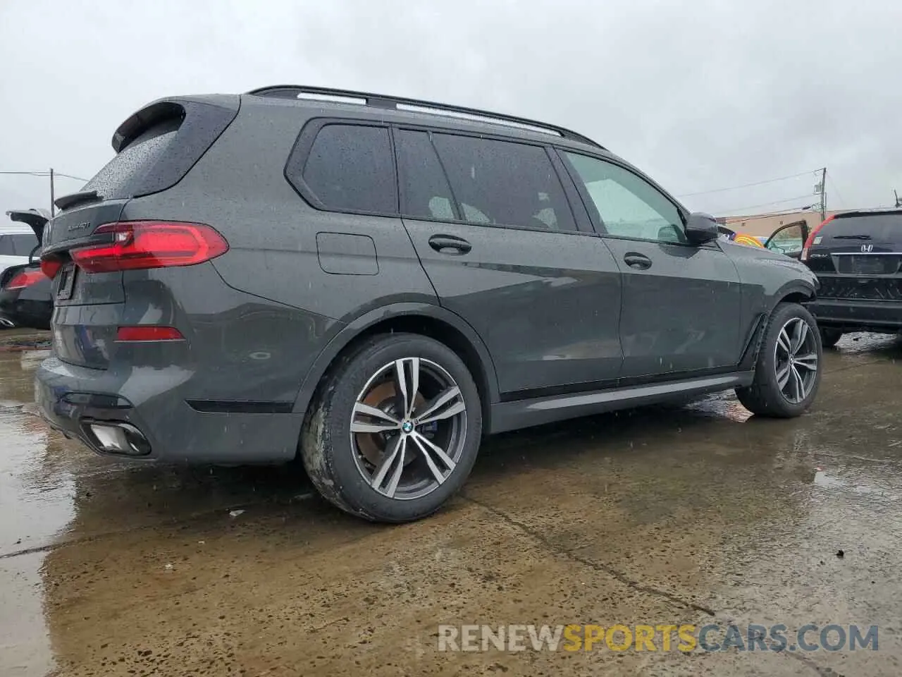 3 Photograph of a damaged car 5UXCW2C09N9M04502 BMW X7 2022