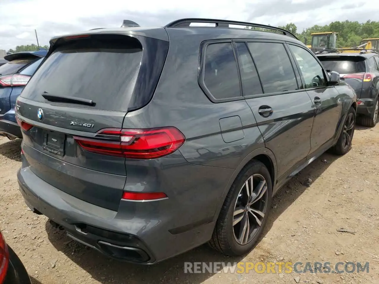 4 Photograph of a damaged car 5UXCW2C0XN9L52524 BMW X7 2022