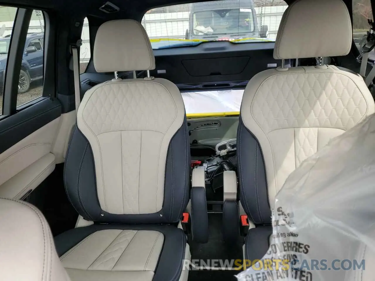 10 Photograph of a damaged car 5UXCX6C03N9M31330 BMW X7 2022