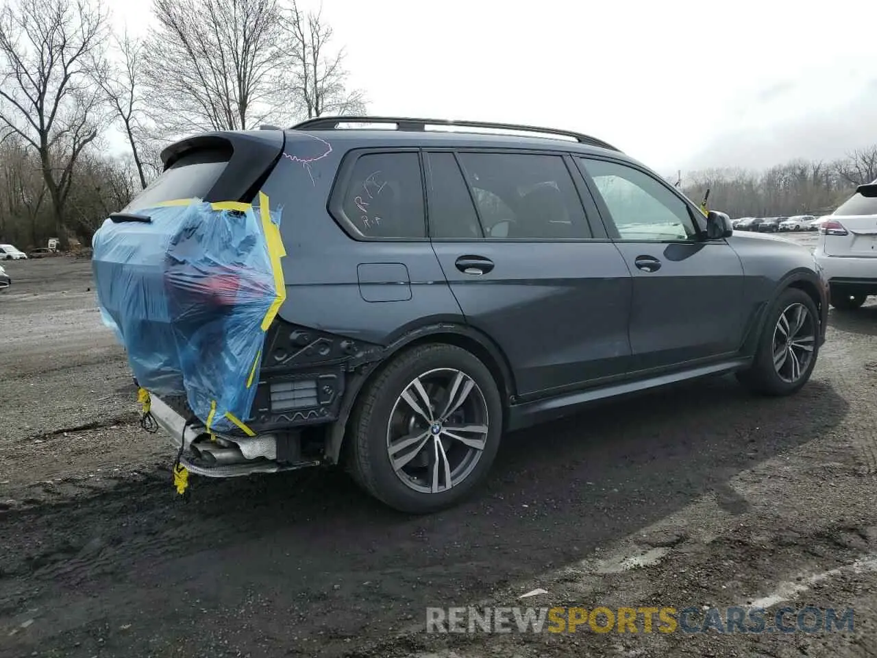 3 Photograph of a damaged car 5UXCX6C03N9M31330 BMW X7 2022