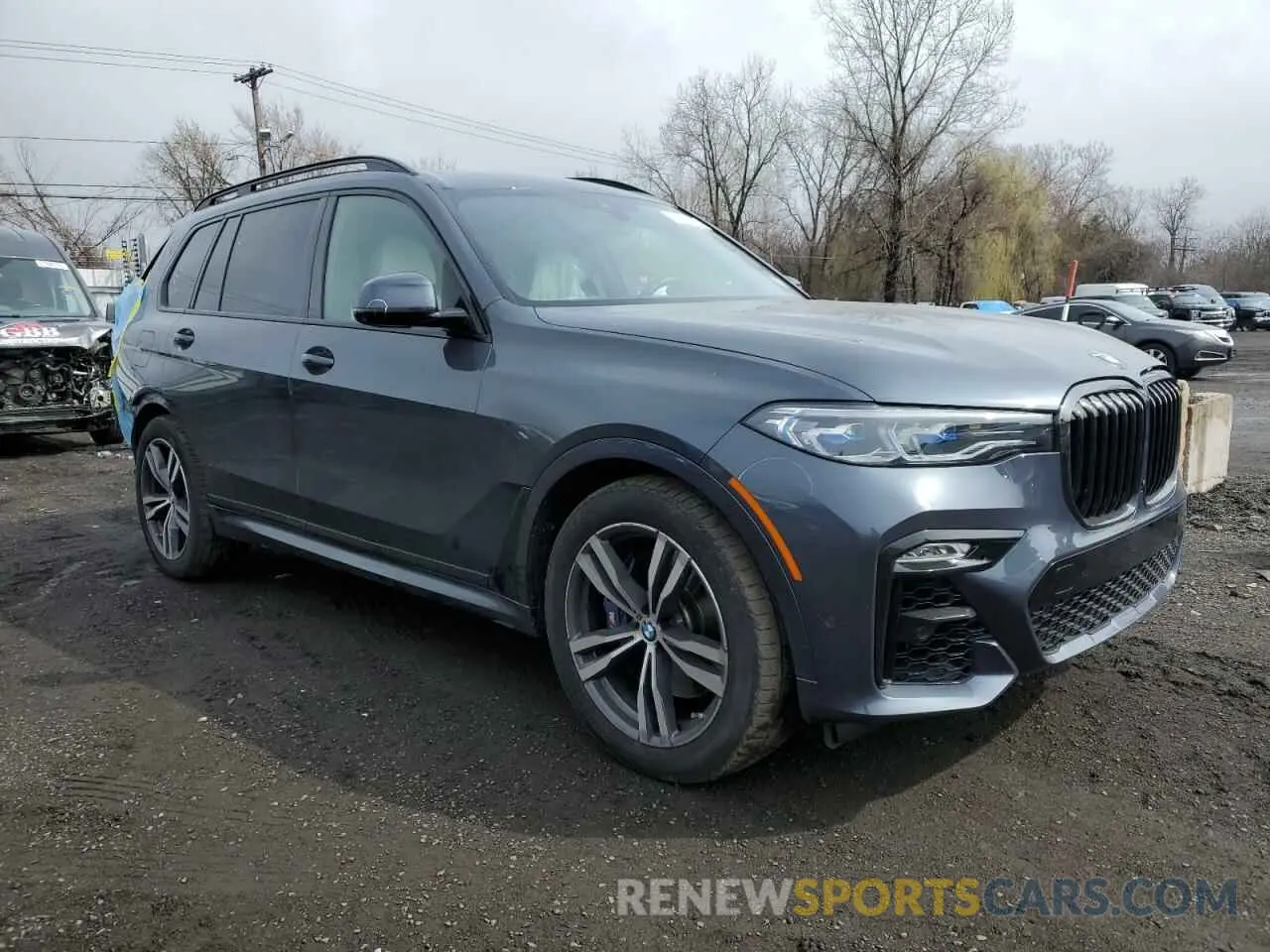 4 Photograph of a damaged car 5UXCX6C03N9M31330 BMW X7 2022