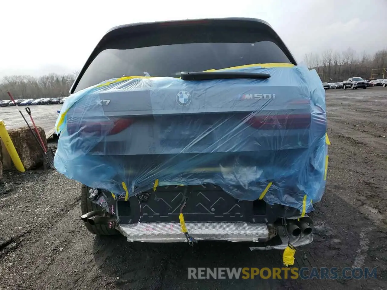 6 Photograph of a damaged car 5UXCX6C03N9M31330 BMW X7 2022