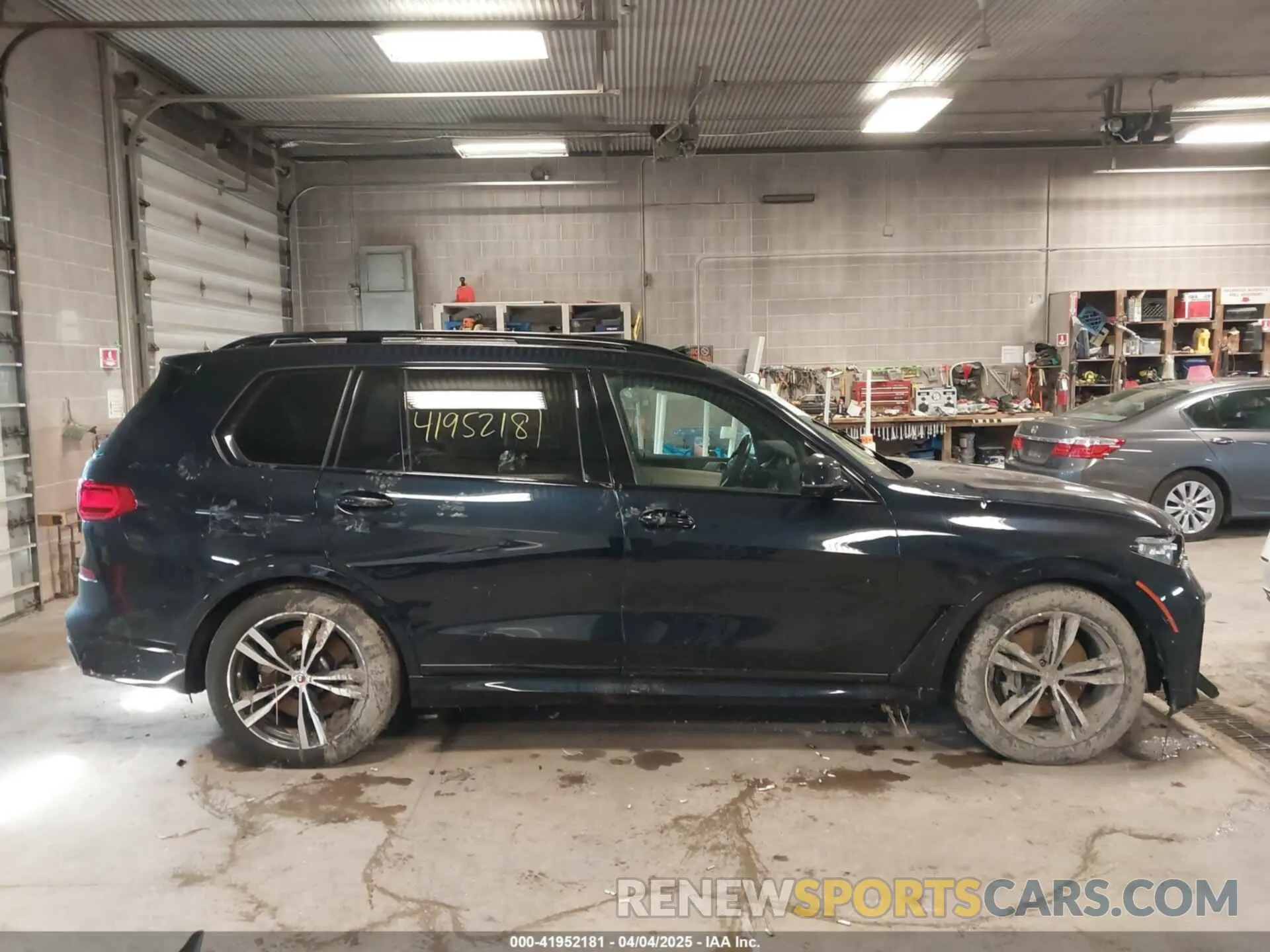 13 Фотография поврежденного автомобиля 5UXCX6C04N9M19672 BMW X7 2022