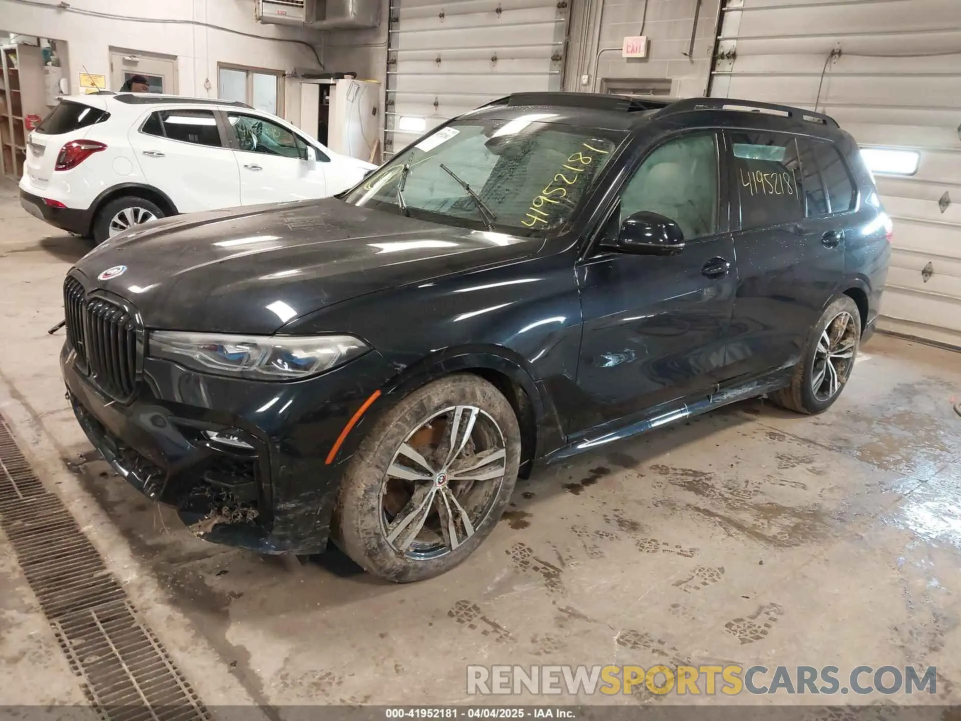 2 Фотография поврежденного автомобиля 5UXCX6C04N9M19672 BMW X7 2022