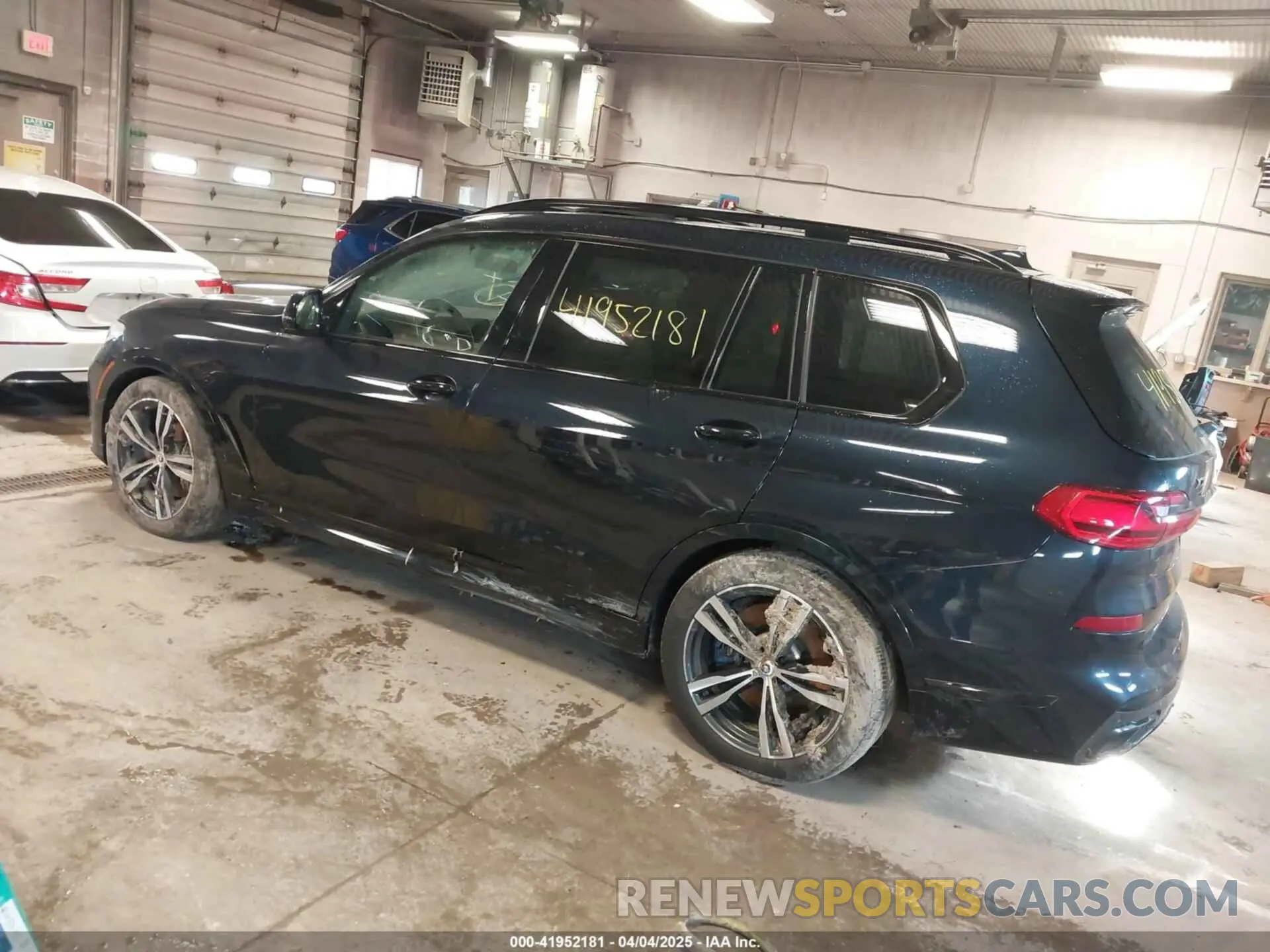 3 Фотография поврежденного автомобиля 5UXCX6C04N9M19672 BMW X7 2022