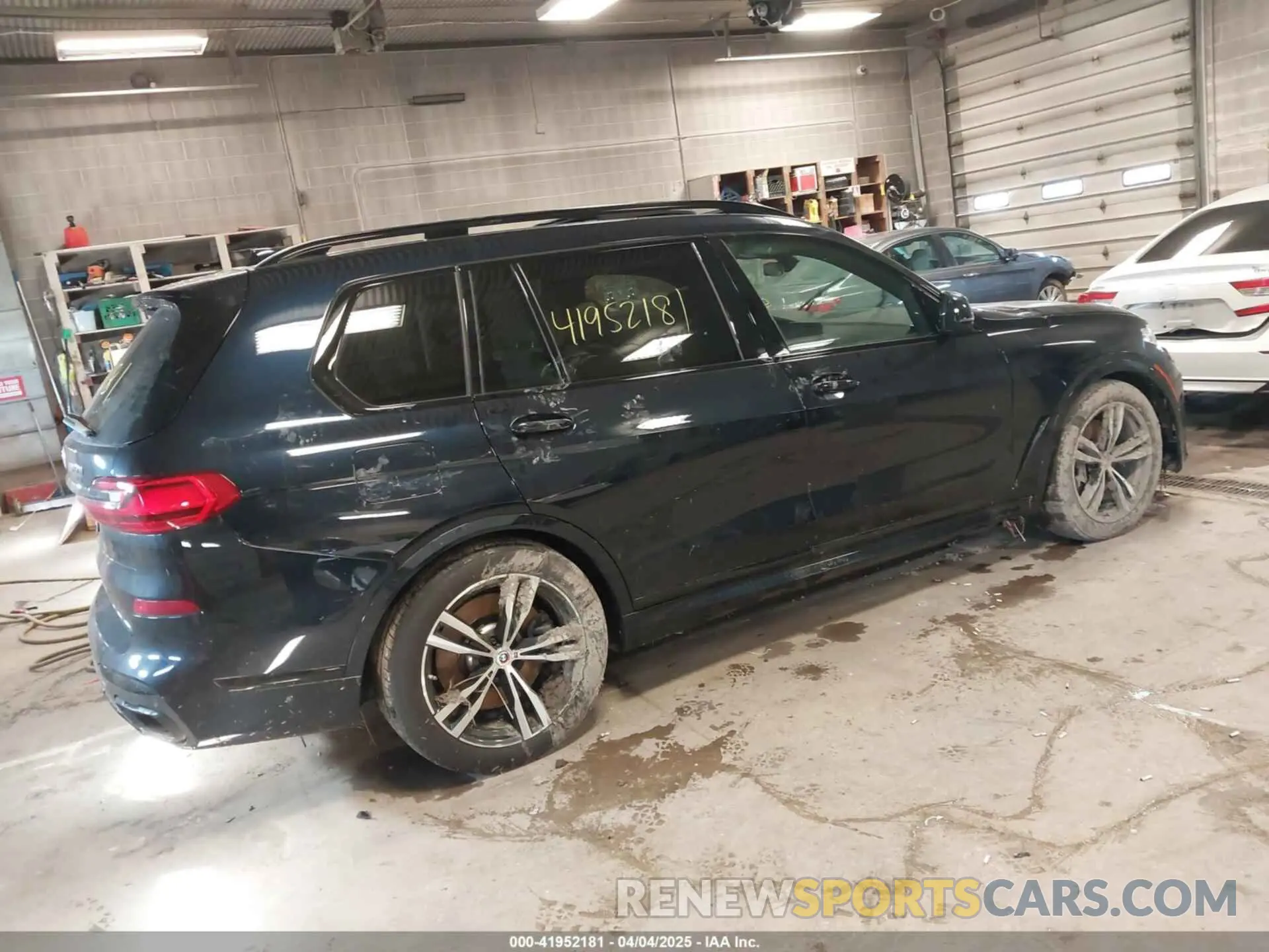 4 Фотография поврежденного автомобиля 5UXCX6C04N9M19672 BMW X7 2022