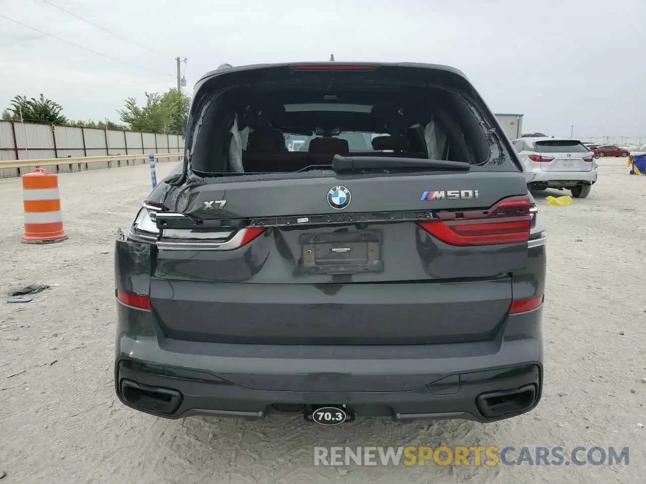 6 Photograph of a damaged car 5UXCX6C04N9M39940 BMW X7 2022