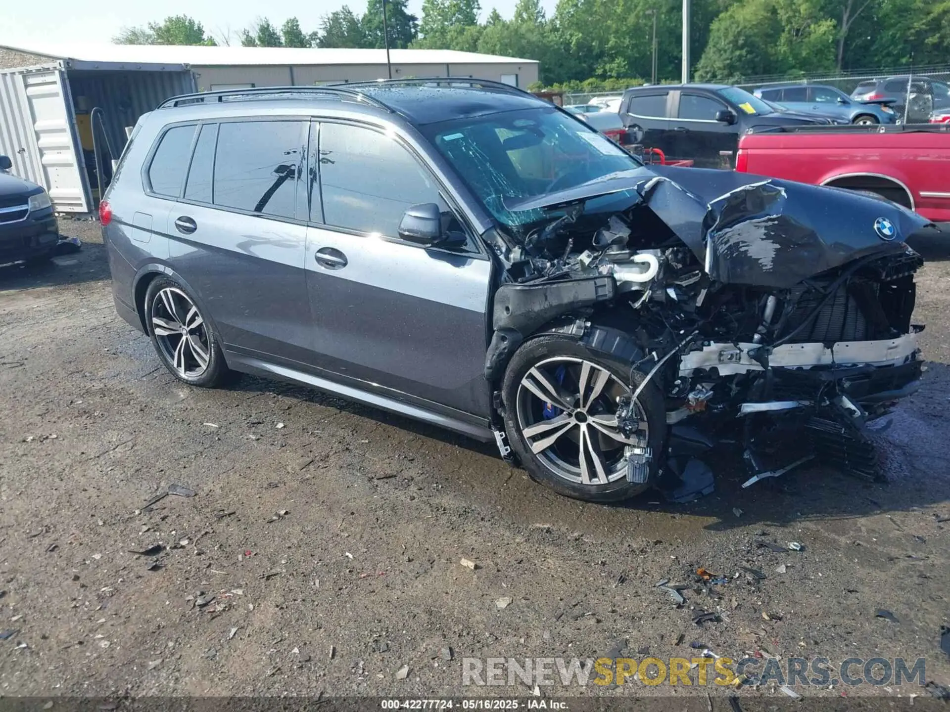 1 Photograph of a damaged car 5UXCX6C09N9J33266 BMW X7 2022