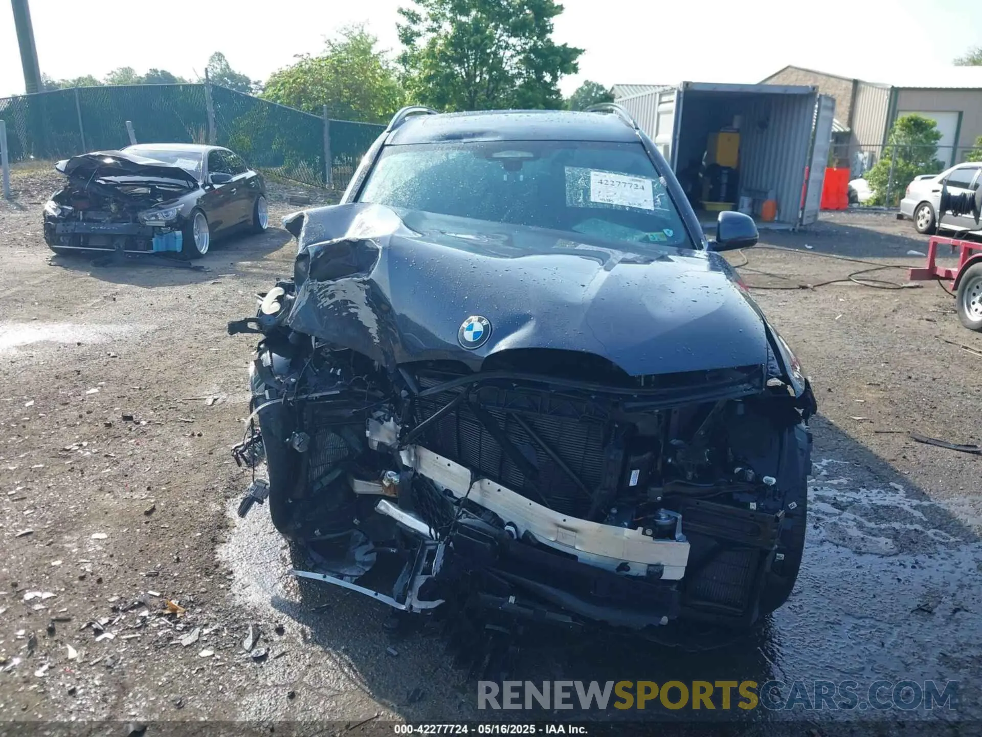 13 Photograph of a damaged car 5UXCX6C09N9J33266 BMW X7 2022