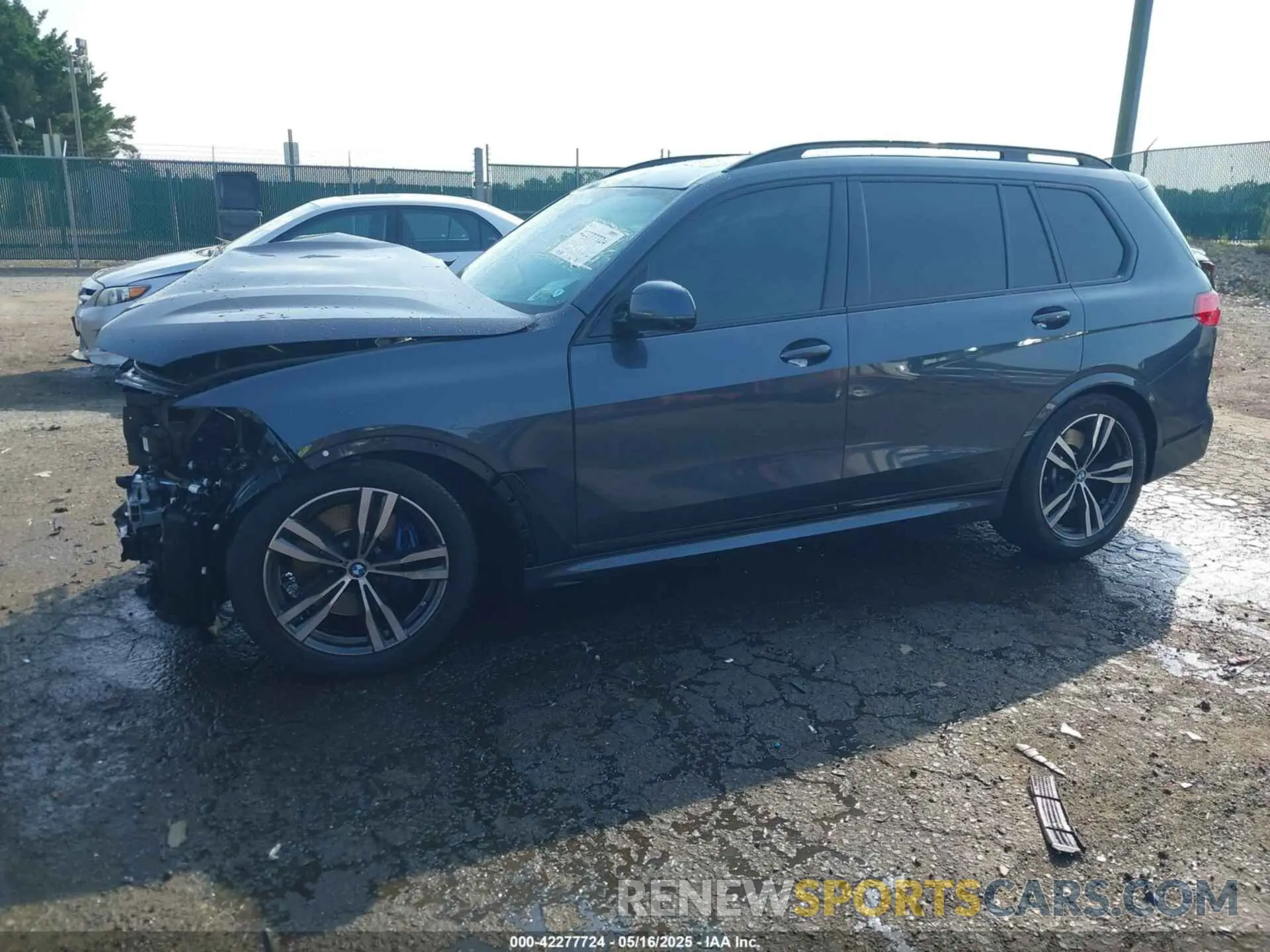15 Photograph of a damaged car 5UXCX6C09N9J33266 BMW X7 2022