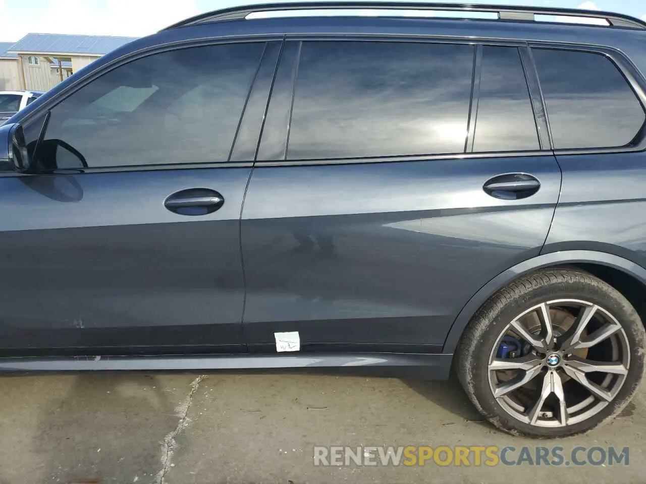 13 Photograph of a damaged car 5UXCX6C09N9M80080 BMW X7 2022