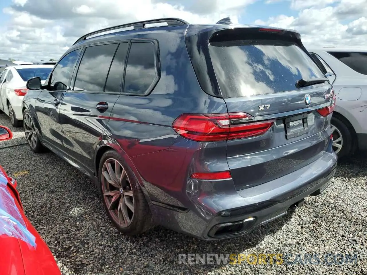 2 Photograph of a damaged car 5UXCX6C09N9M80080 BMW X7 2022