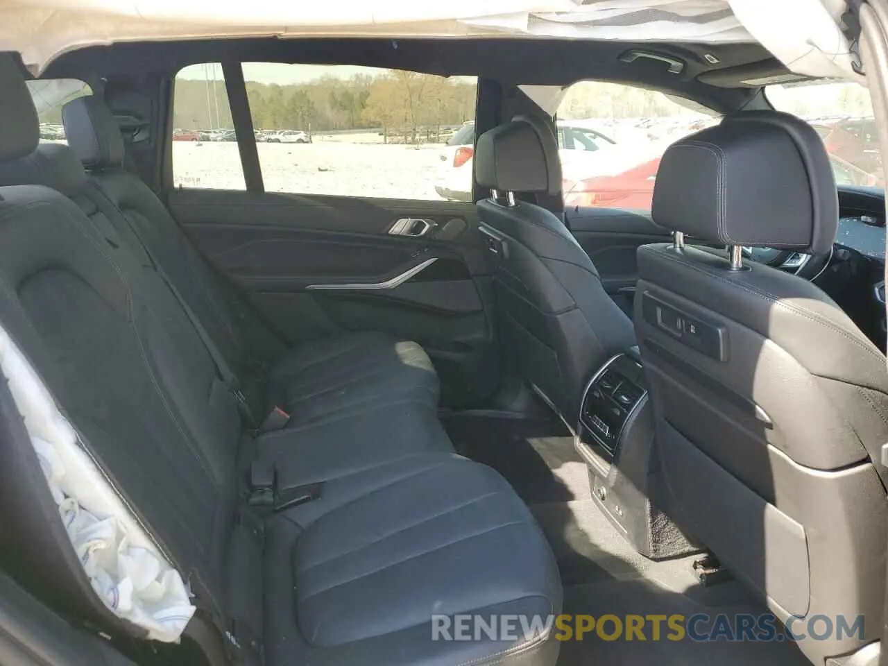 11 Photograph of a damaged car 5UXCX6C0XN9M94389 BMW X7 2022