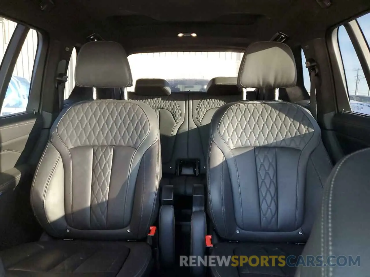 10 Photograph of a damaged car 5UXCX6C14N9M36450 BMW X7 2022