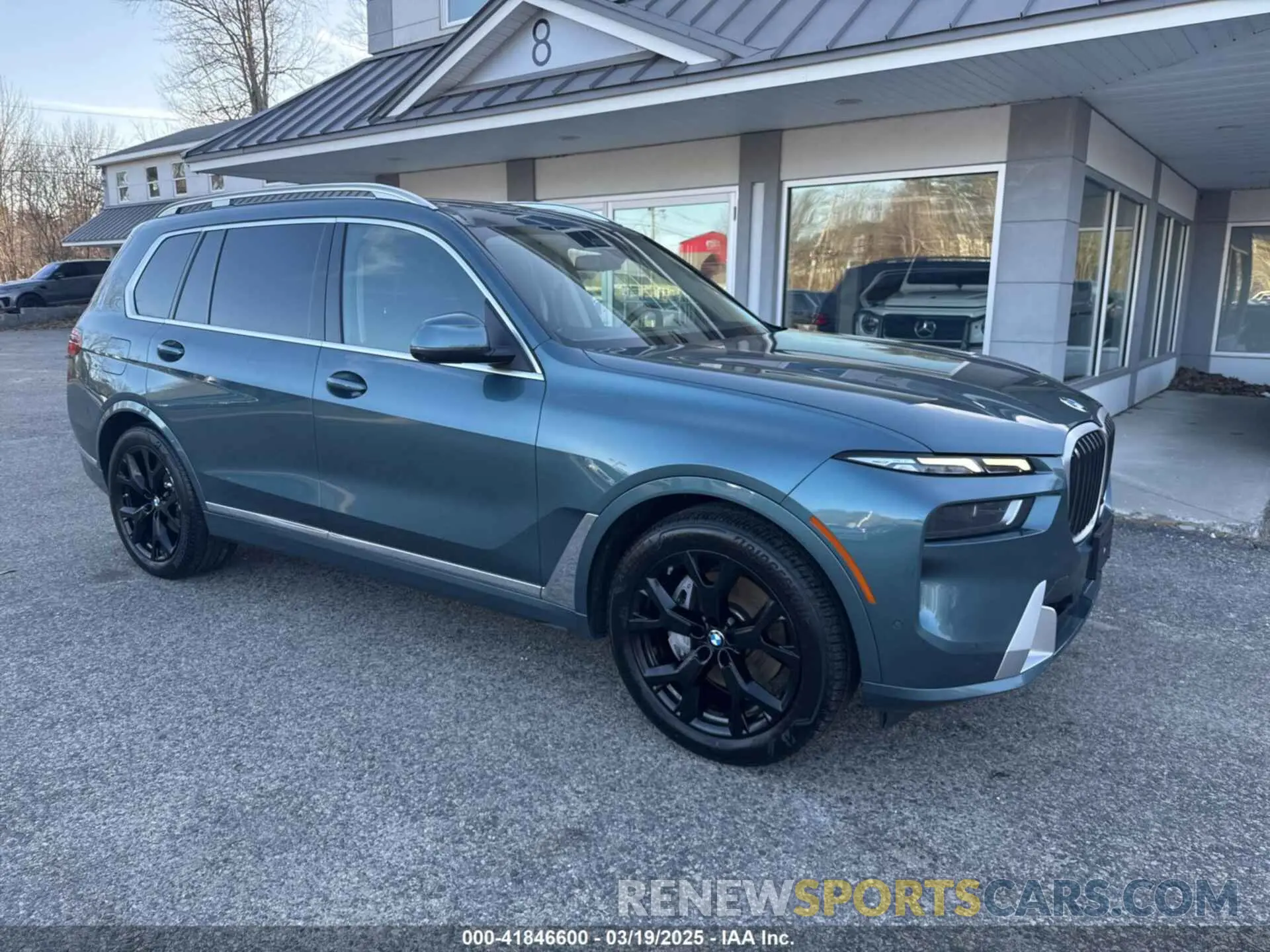 1 Photograph of a damaged car 5UX23EM00P9N53758 BMW X7 2023