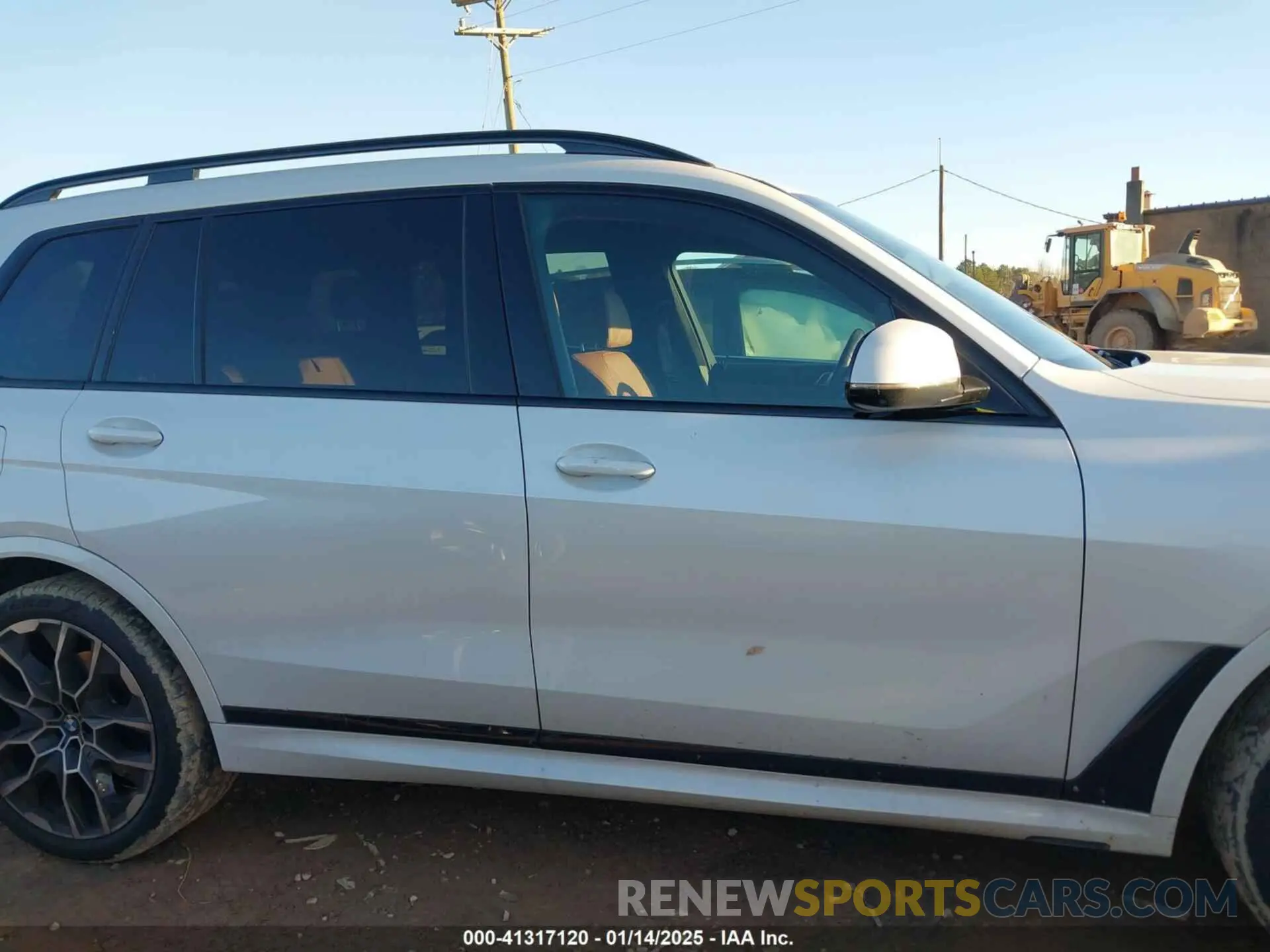 13 Photograph of a damaged car 5UX23EM00P9P66175 BMW X7 2023