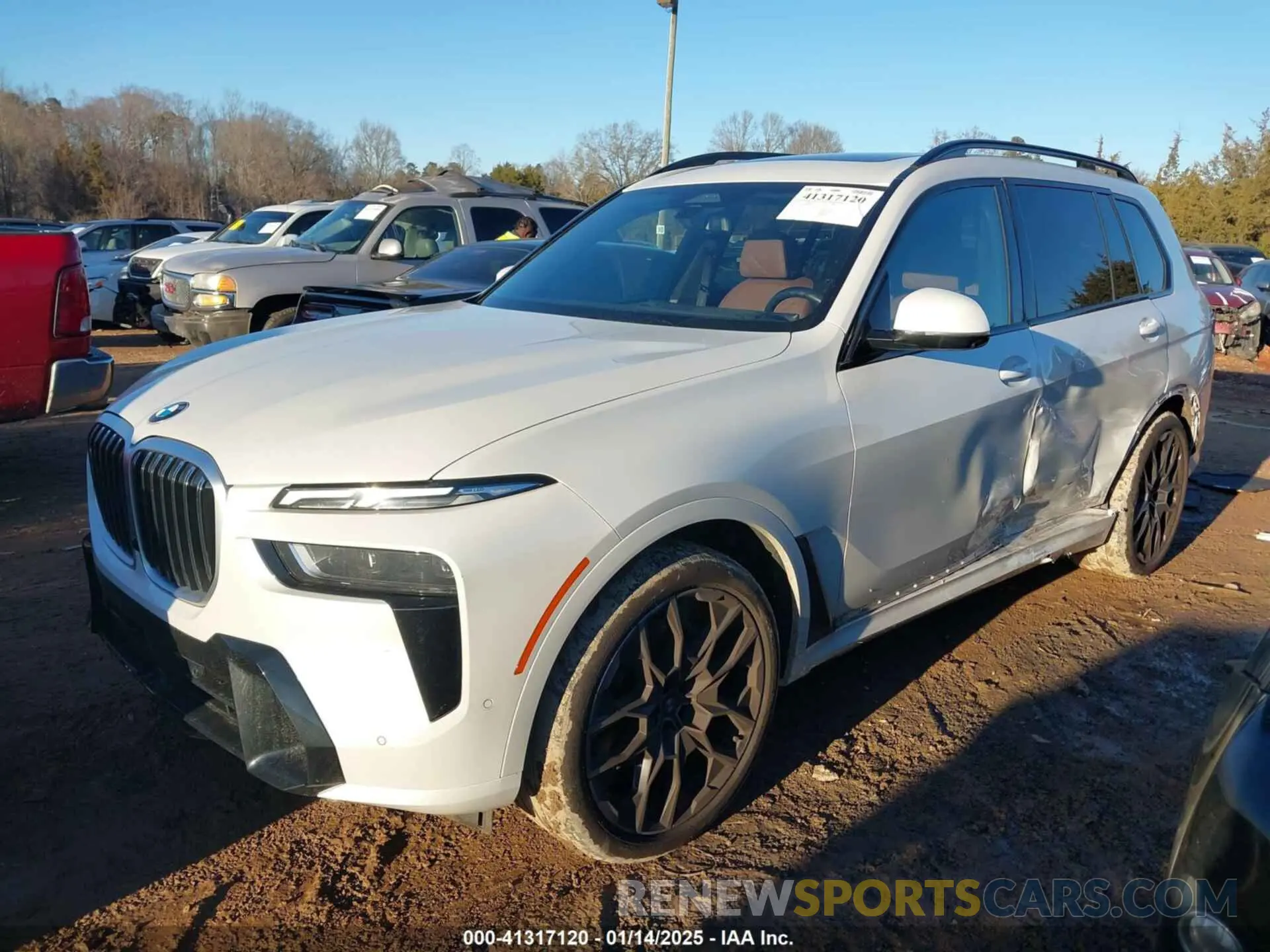 2 Photograph of a damaged car 5UX23EM00P9P66175 BMW X7 2023