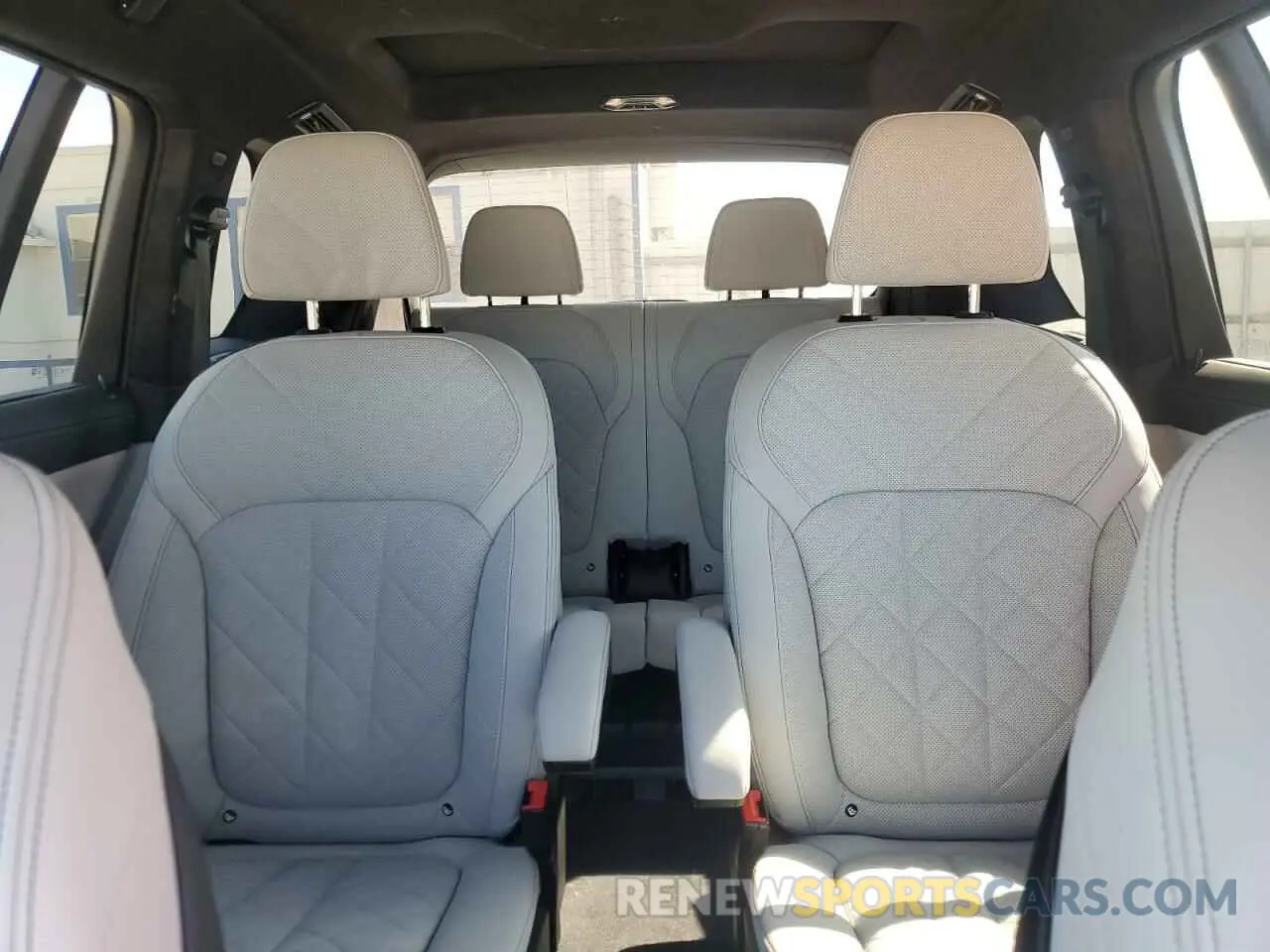 10 Photograph of a damaged car 5UX23EM00P9R40276 BMW X7 2023