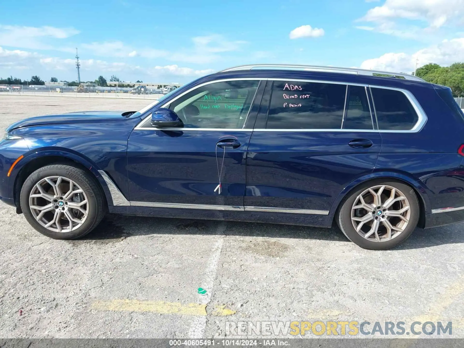 14 Photograph of a damaged car 5UX23EM01P9N67491 BMW X7 2023