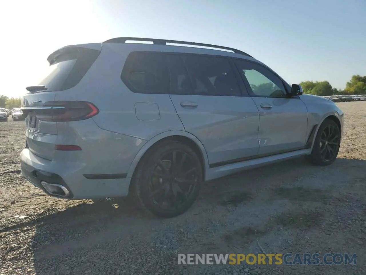 3 Photograph of a damaged car 5UX23EM02P9P66694 BMW X7 2023