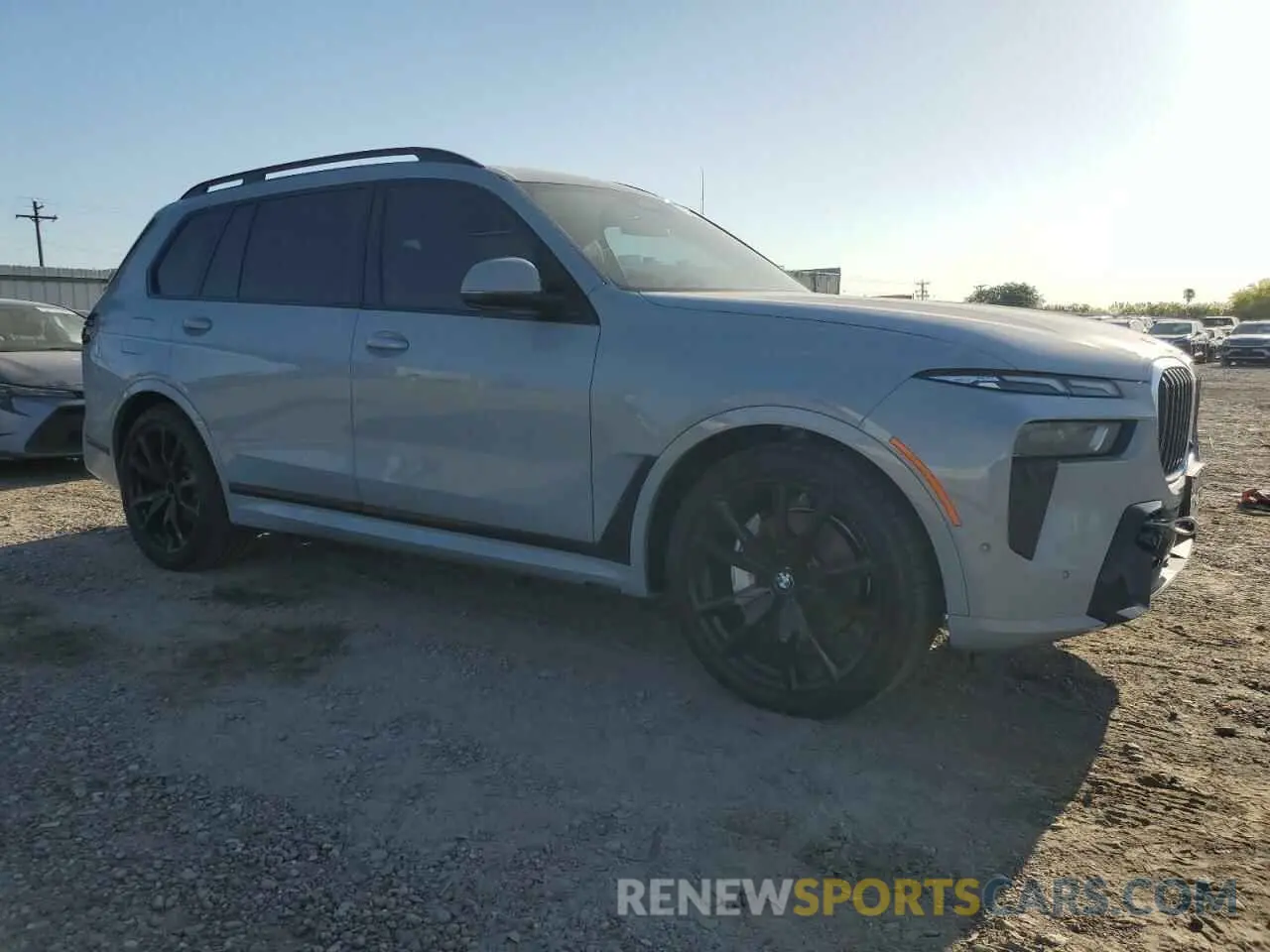 4 Photograph of a damaged car 5UX23EM02P9P66694 BMW X7 2023
