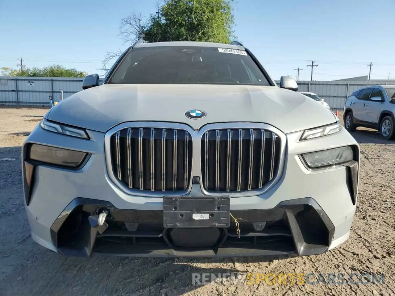 5 Photograph of a damaged car 5UX23EM02P9P66694 BMW X7 2023