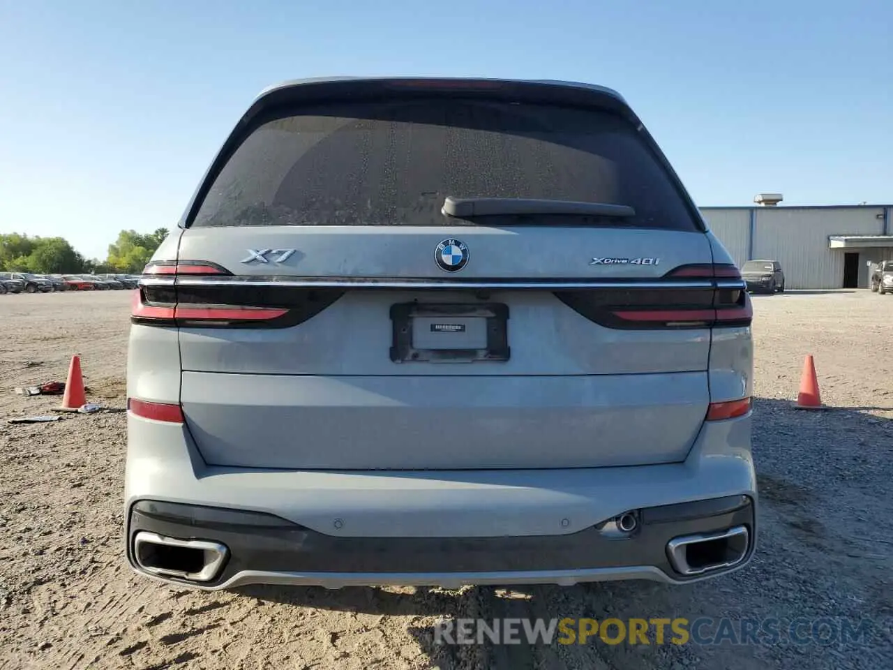 6 Photograph of a damaged car 5UX23EM02P9P66694 BMW X7 2023