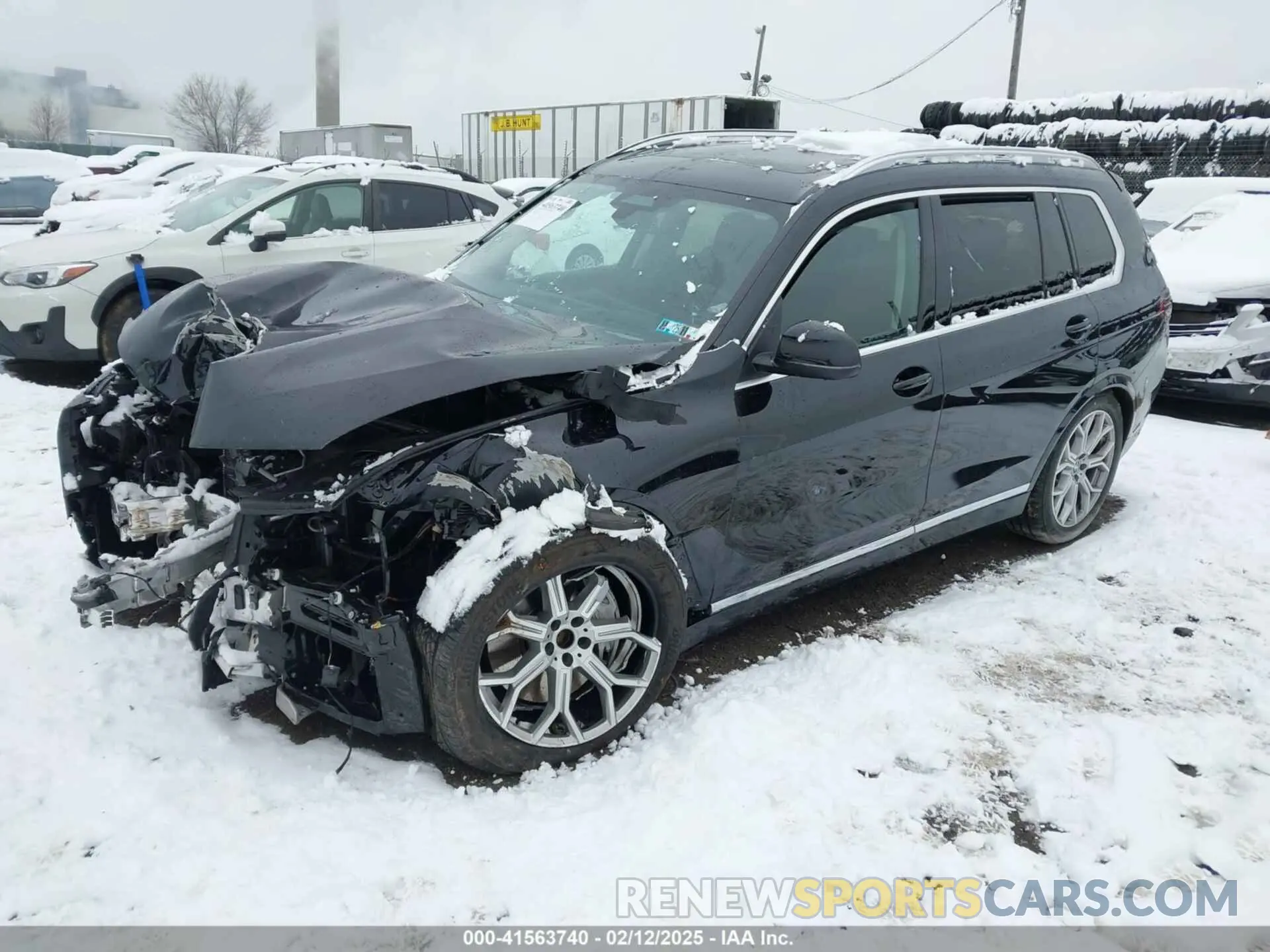2 Photograph of a damaged car 5UX23EM02P9P75041 BMW X7 2023