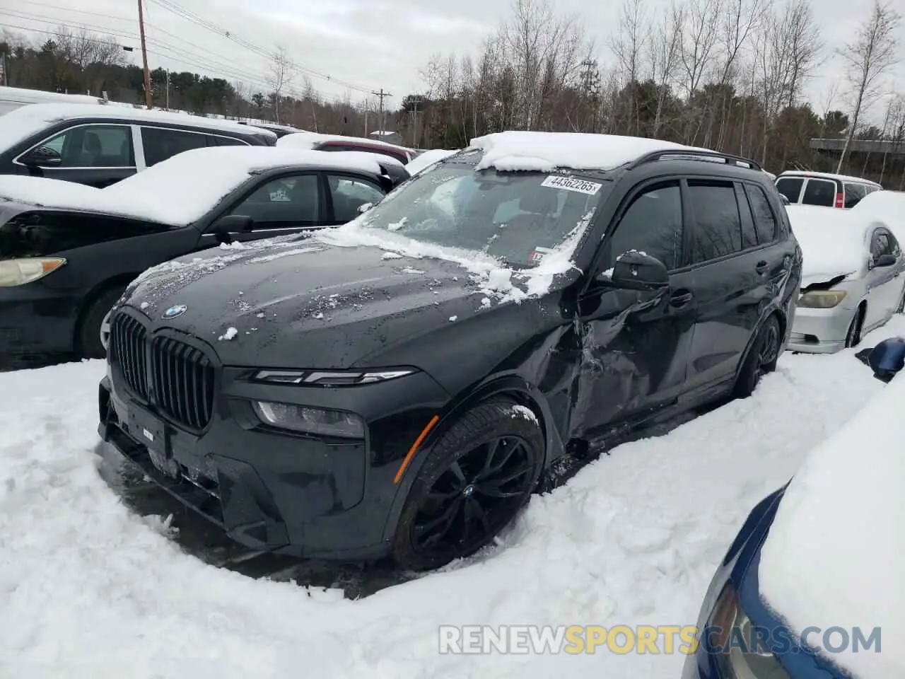 1 Photograph of a damaged car 5UX23EM03P9P28696 BMW X7 2023