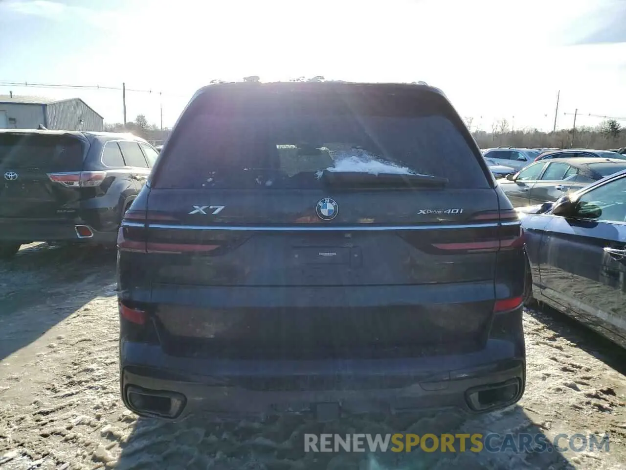 6 Photograph of a damaged car 5UX23EM03P9P28696 BMW X7 2023