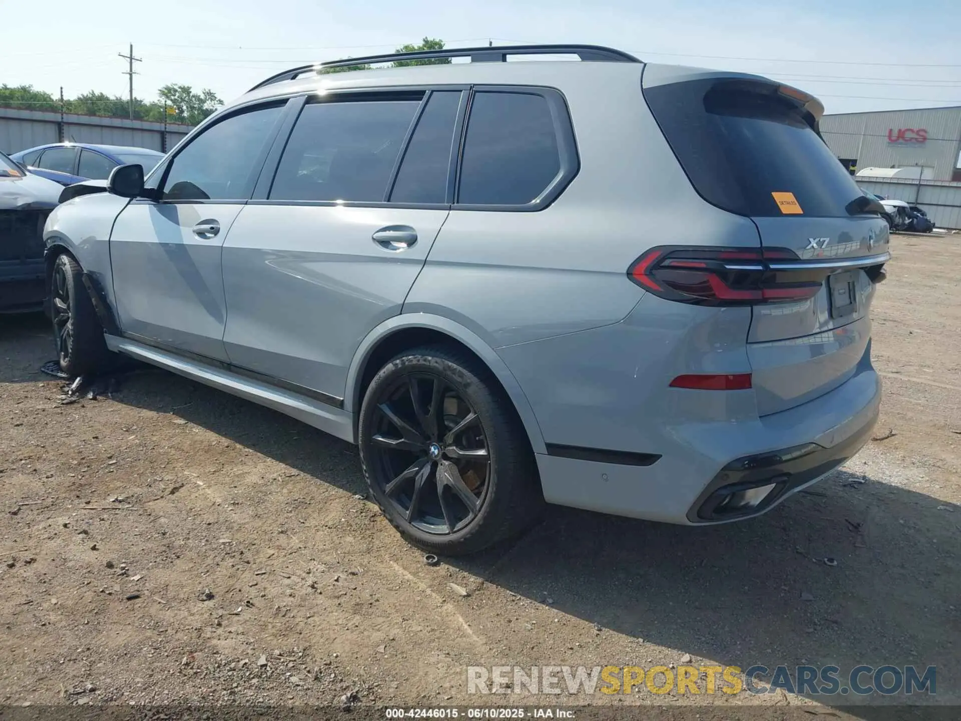 3 Фотография поврежденного автомобиля 5UX23EM03P9P71869 BMW X7 2023