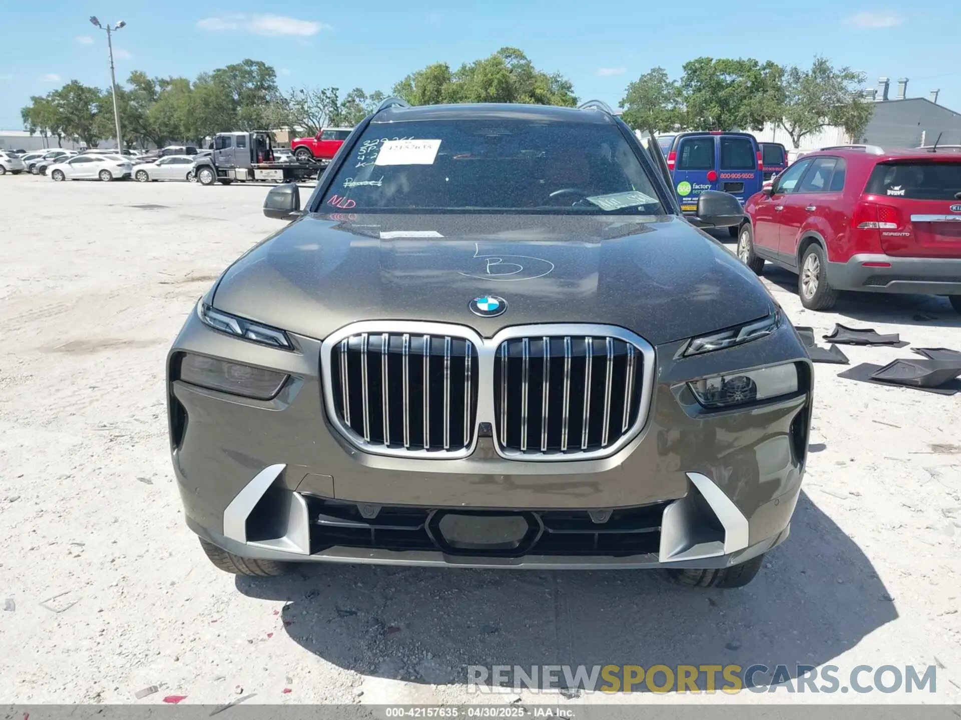 12 Photograph of a damaged car 5UX23EM03P9R84076 BMW X7 2023