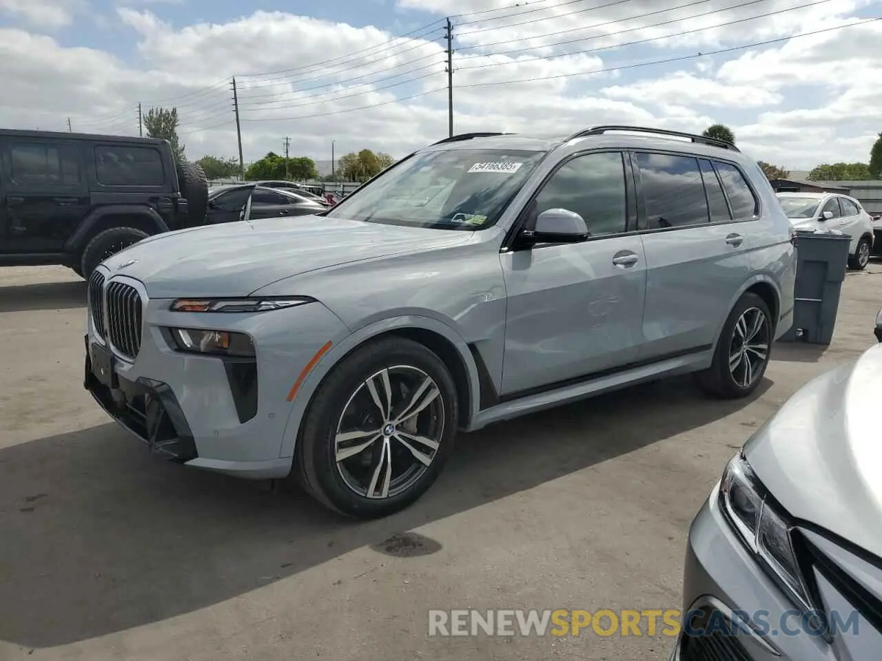 1 Photograph of a damaged car 5UX23EM06P9M76099 BMW X7 2023