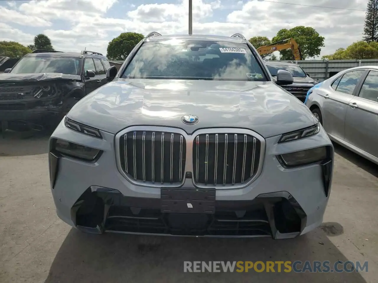 5 Photograph of a damaged car 5UX23EM06P9M76099 BMW X7 2023