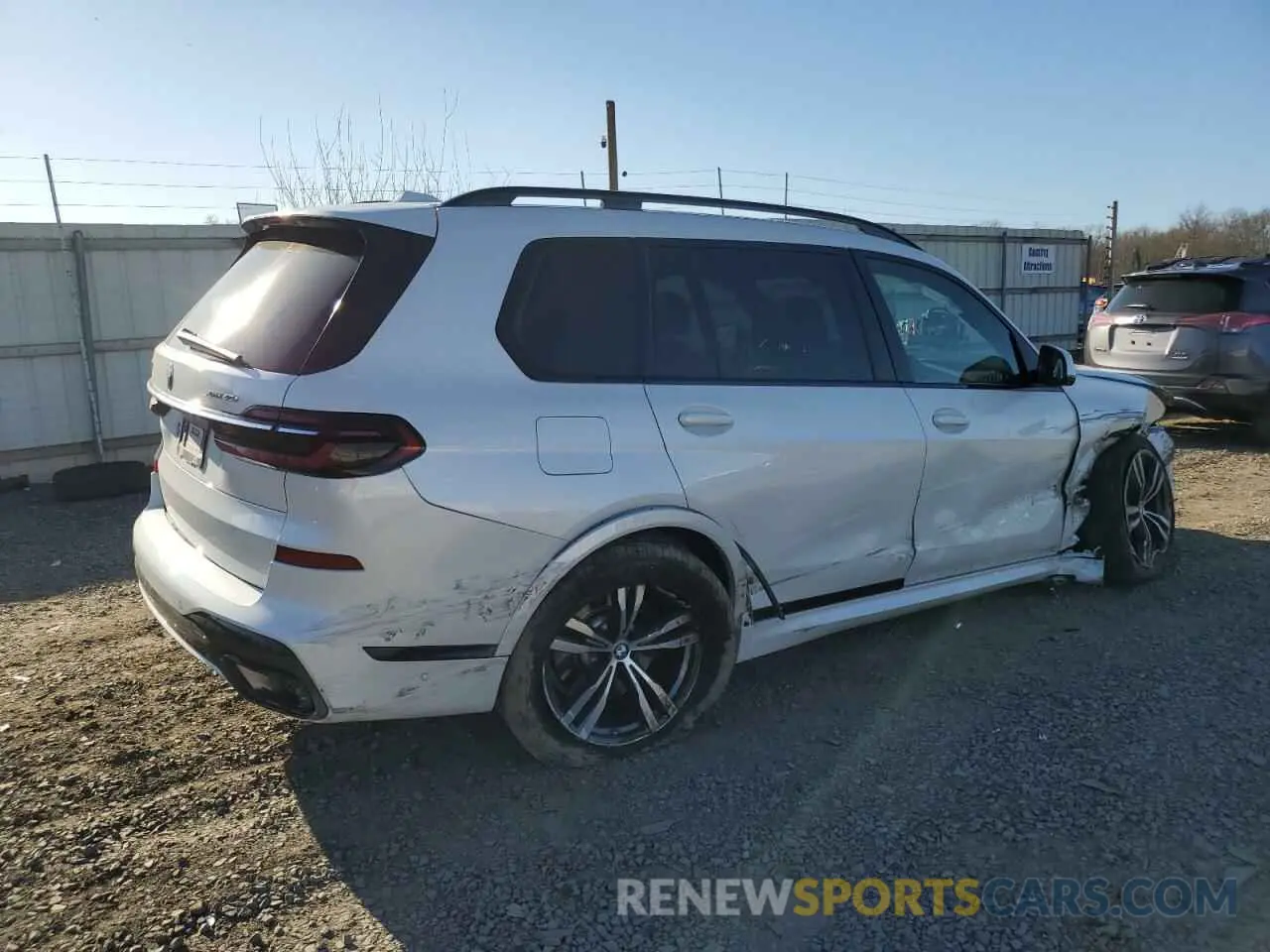 3 Photograph of a damaged car 5UX23EM06P9R22333 BMW X7 2023