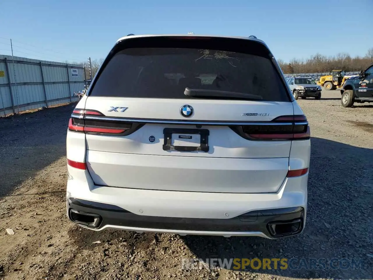6 Photograph of a damaged car 5UX23EM06P9R22333 BMW X7 2023