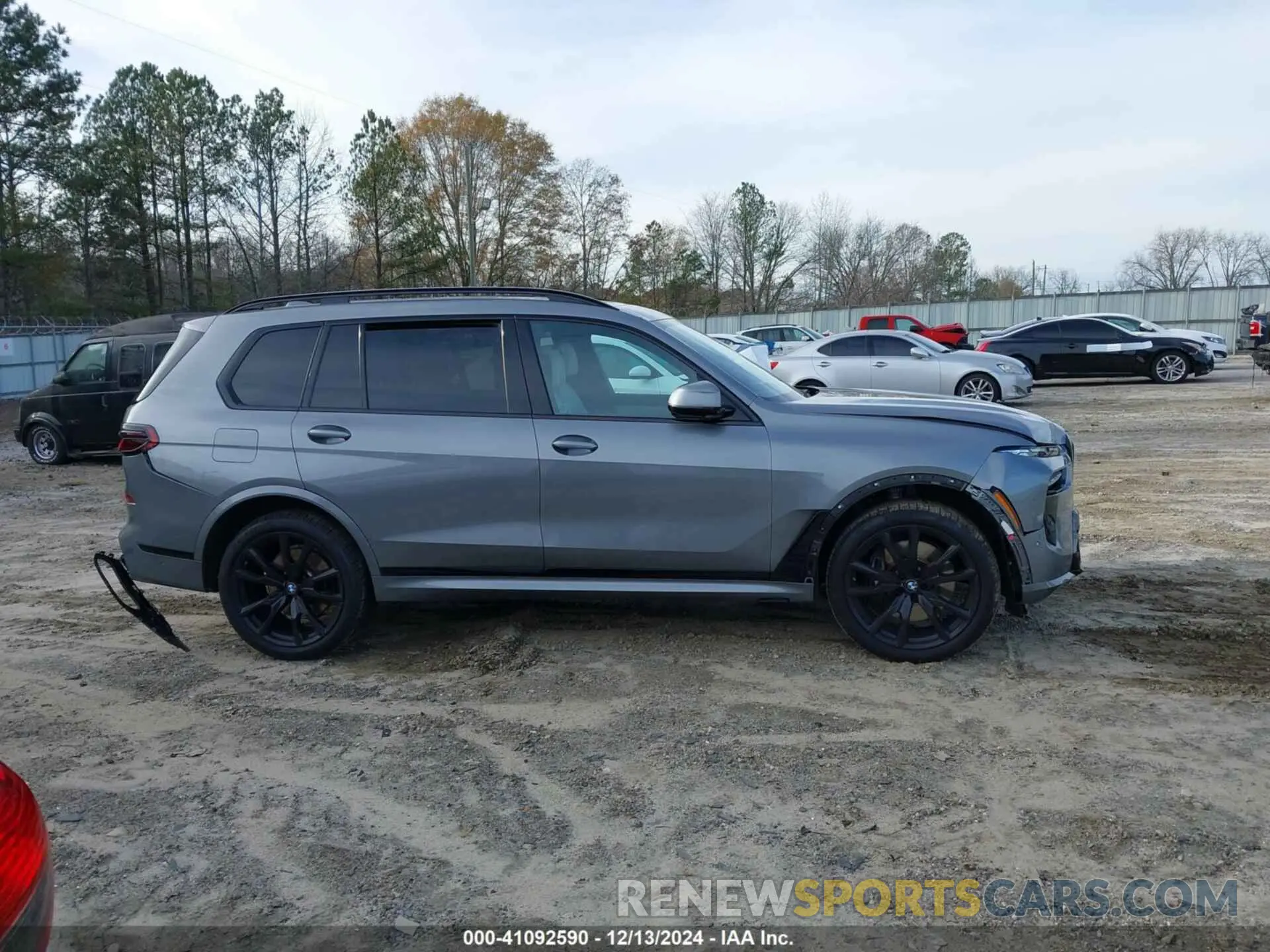 13 Фотография поврежденного автомобиля 5UX23EM06P9R36510 BMW X7 2023