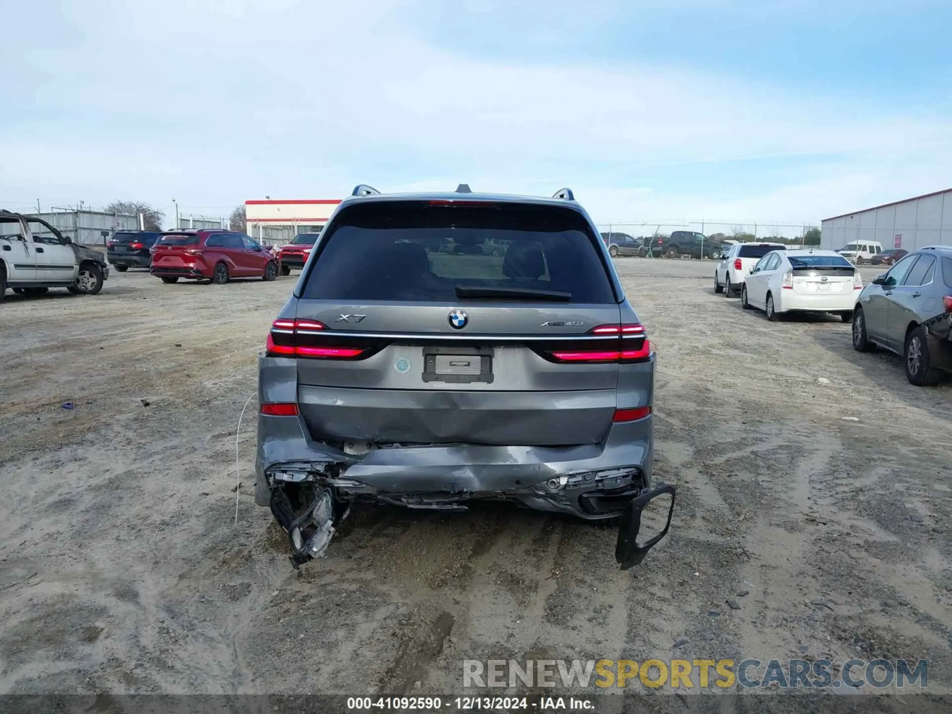 16 Фотография поврежденного автомобиля 5UX23EM06P9R36510 BMW X7 2023