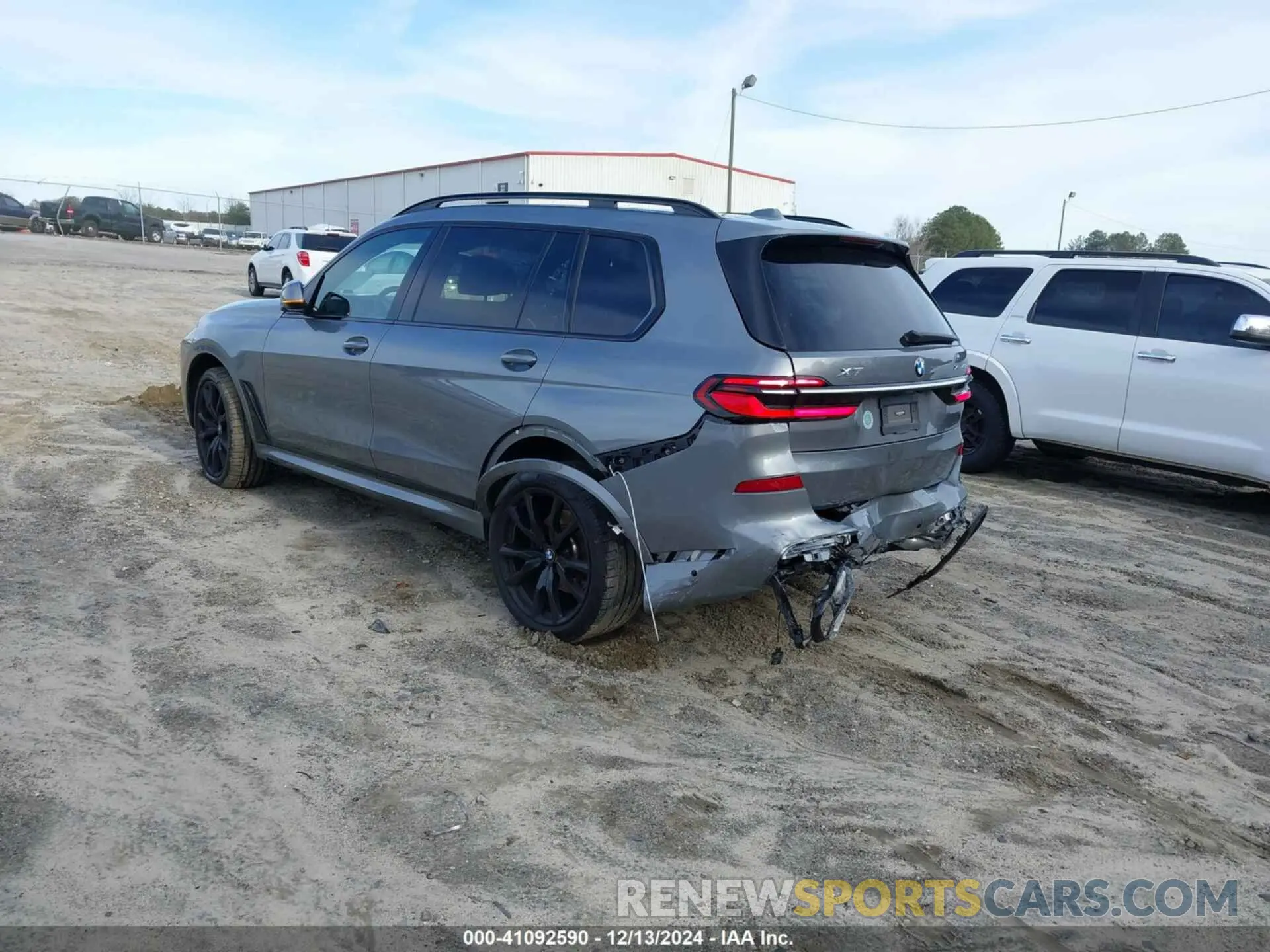 3 Фотография поврежденного автомобиля 5UX23EM06P9R36510 BMW X7 2023