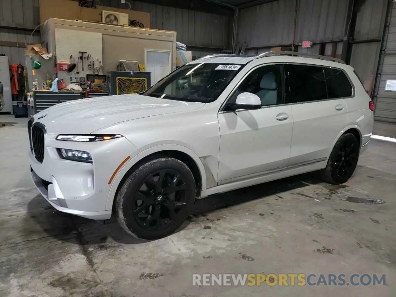 1 Photograph of a damaged car 5UX23EM07P9P50264 BMW X7 2023