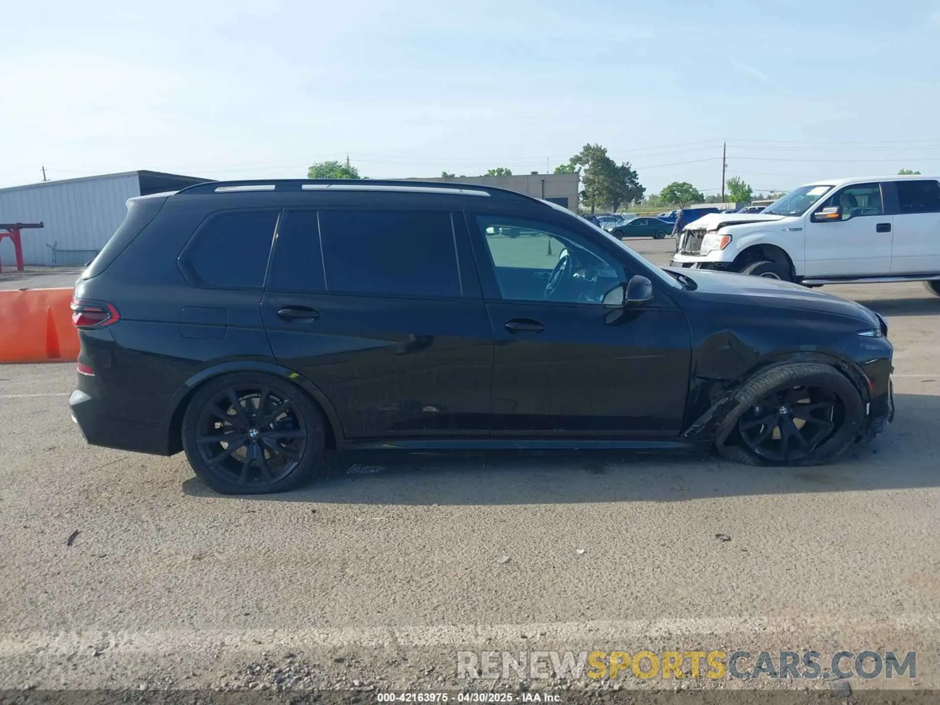 13 Фотография поврежденного автомобиля 5UX23EM07P9R52893 BMW X7 2023