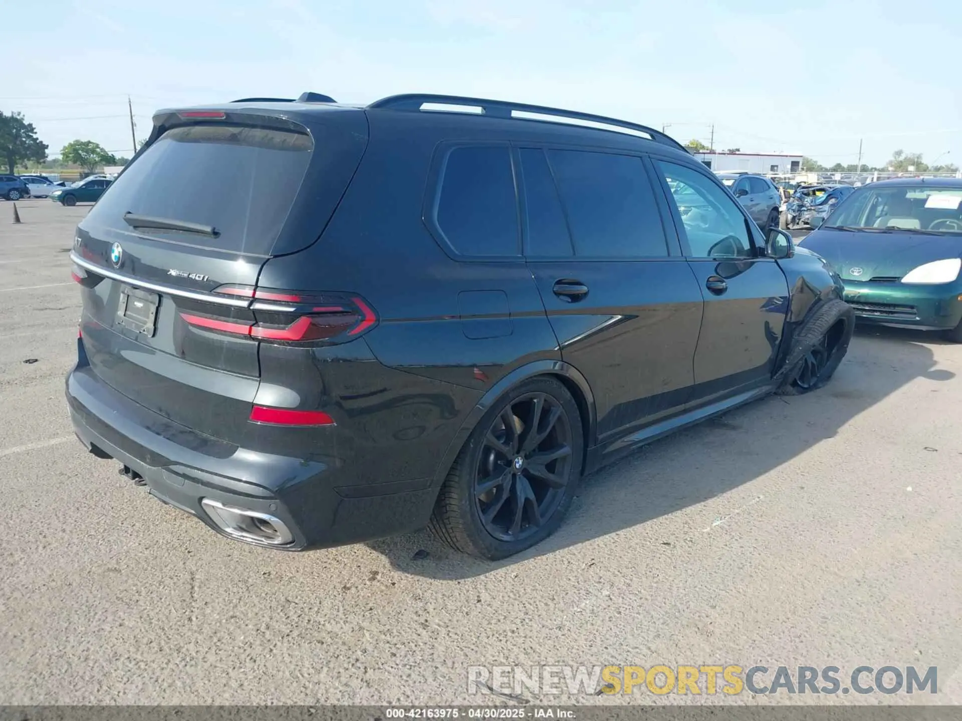 4 Фотография поврежденного автомобиля 5UX23EM07P9R52893 BMW X7 2023