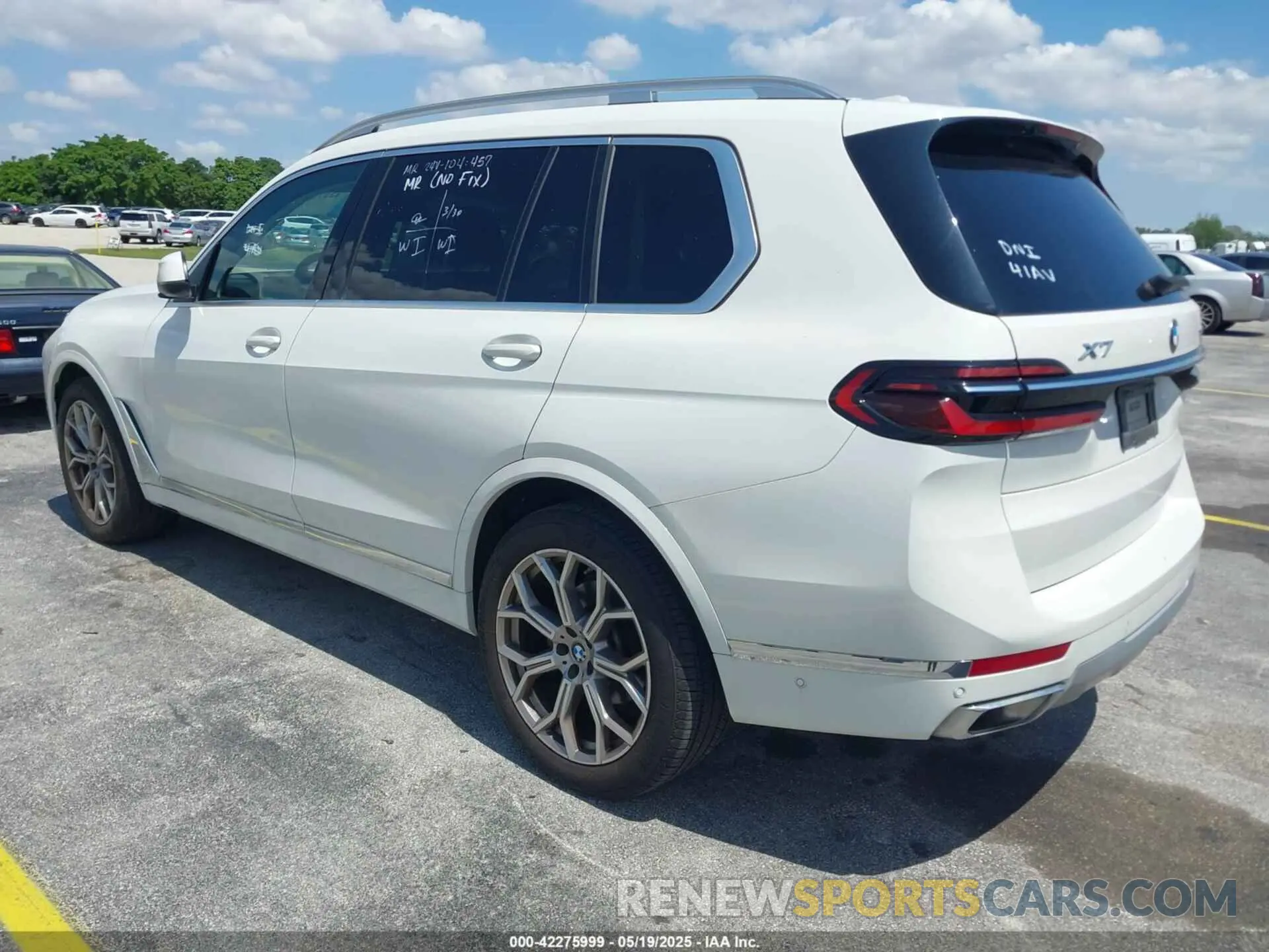 3 Фотография поврежденного автомобиля 5UX23EM09P9P25253 BMW X7 2023