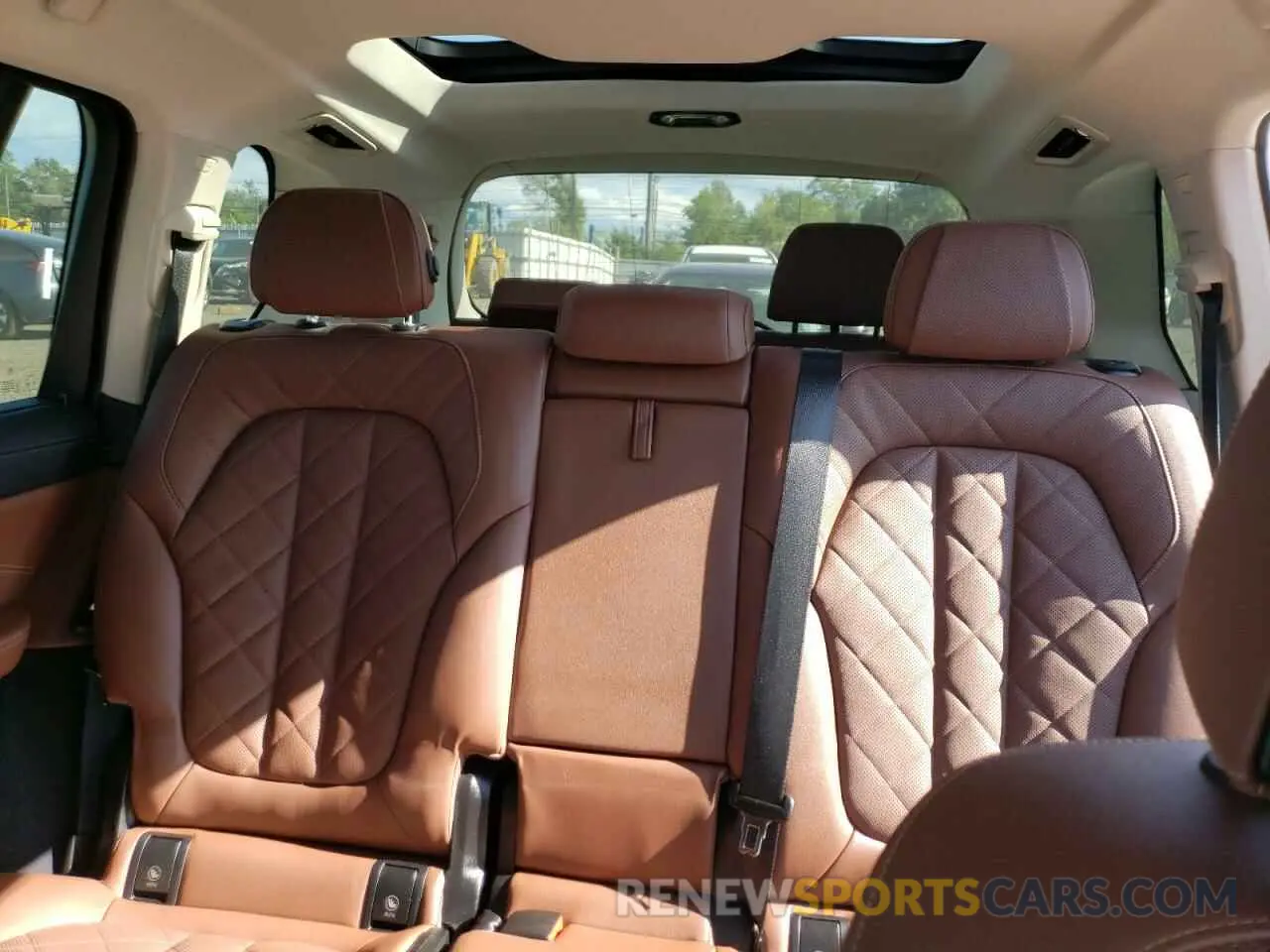 10 Photograph of a damaged car 5UX23EM09P9P28850 BMW X7 2023