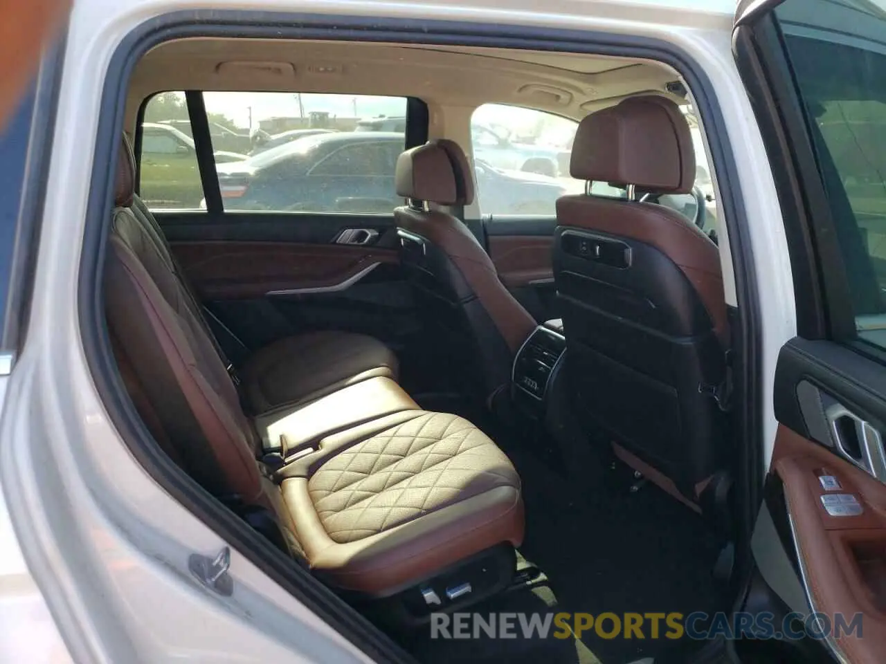 11 Photograph of a damaged car 5UX23EM09P9P28850 BMW X7 2023